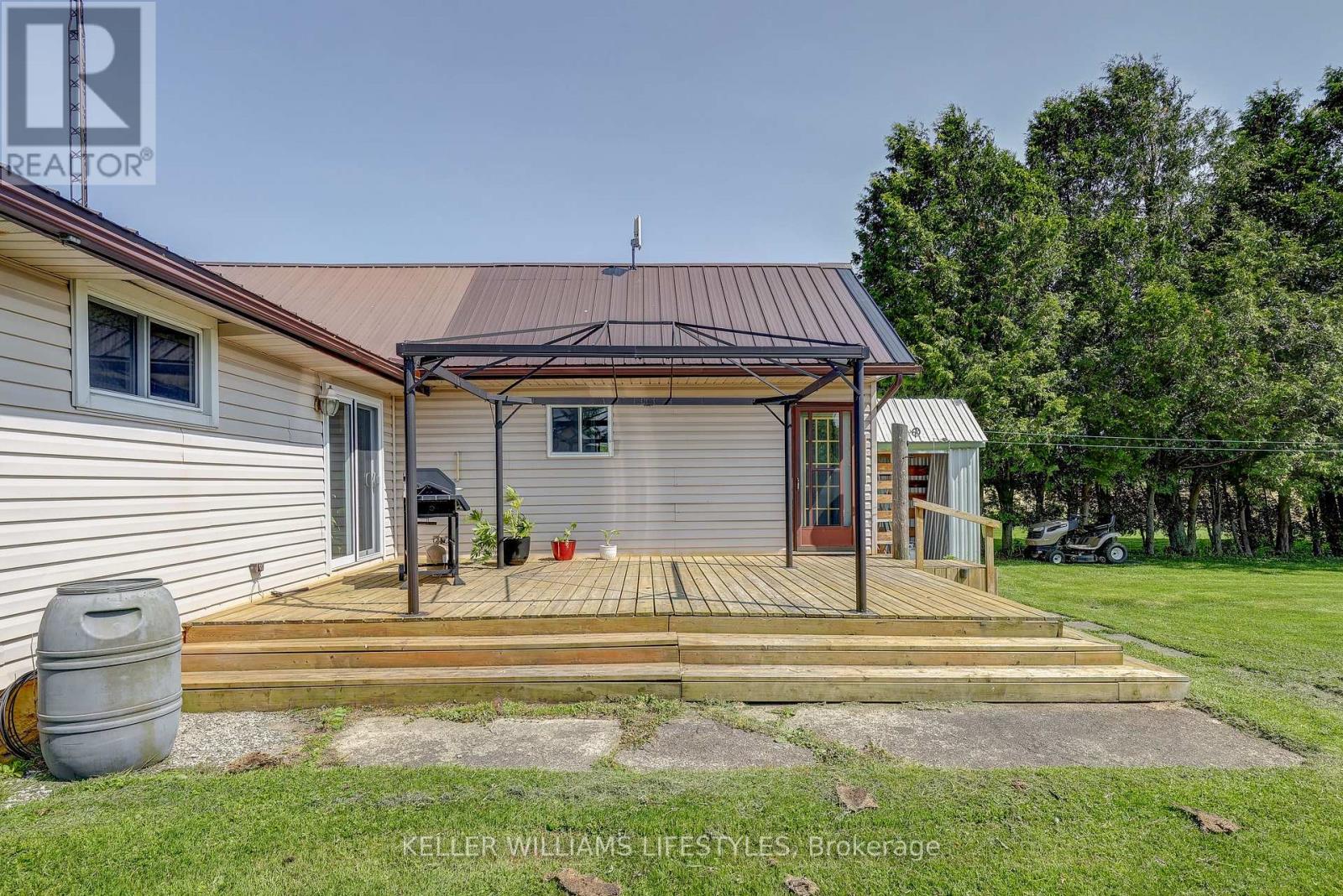 22709 Thames Road, Southwest Middlesex (Appin), Ontario  N0L 1A0 - Photo 37 - X12098620