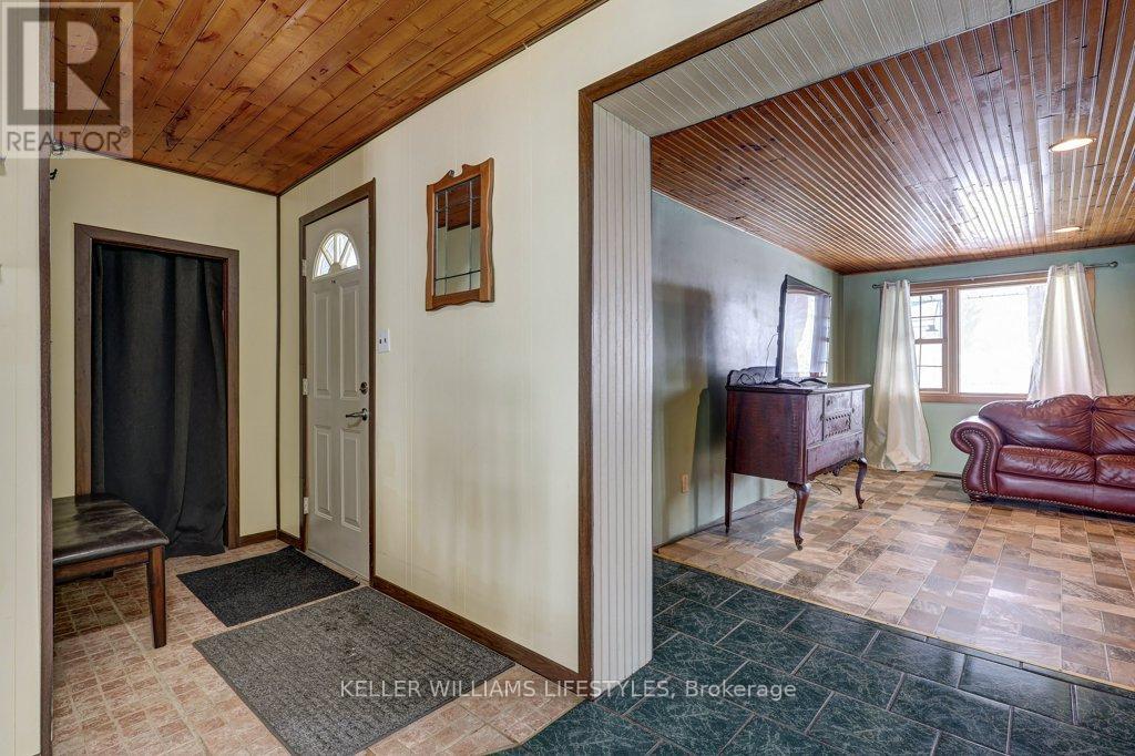 22709 Thames Road, Southwest Middlesex (Appin), Ontario  N0L 1A0 - Photo 6 - X12098620