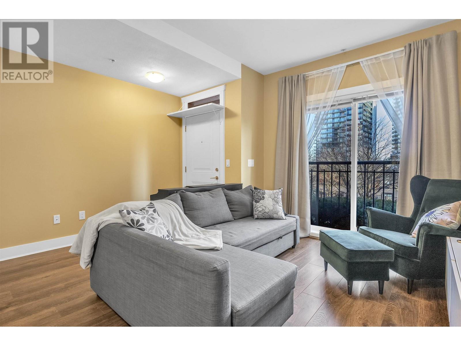 Property at 203 828 ROYAL AVENUE image 3