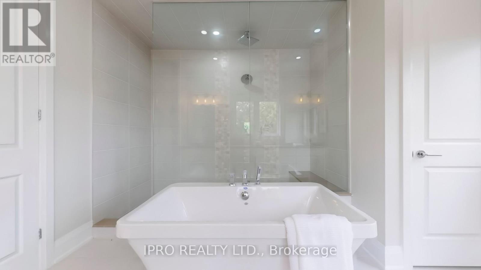 5199 Symphony Court, Mississauga, Ontario  L5M 2M9 - Photo 32 - W12187561
