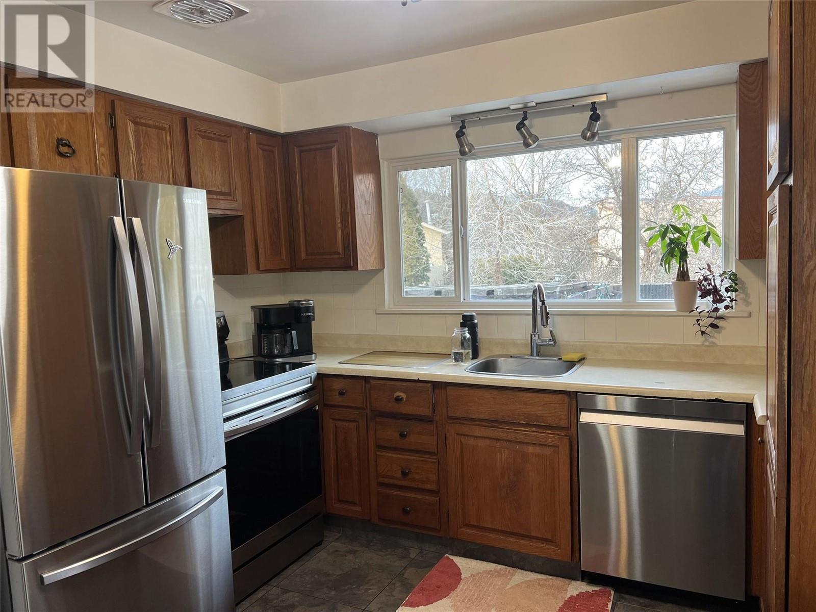 1368 Bing Avenue, Kelowna, British Columbia  V1Y 3Y4 - Photo 5 - 10331392