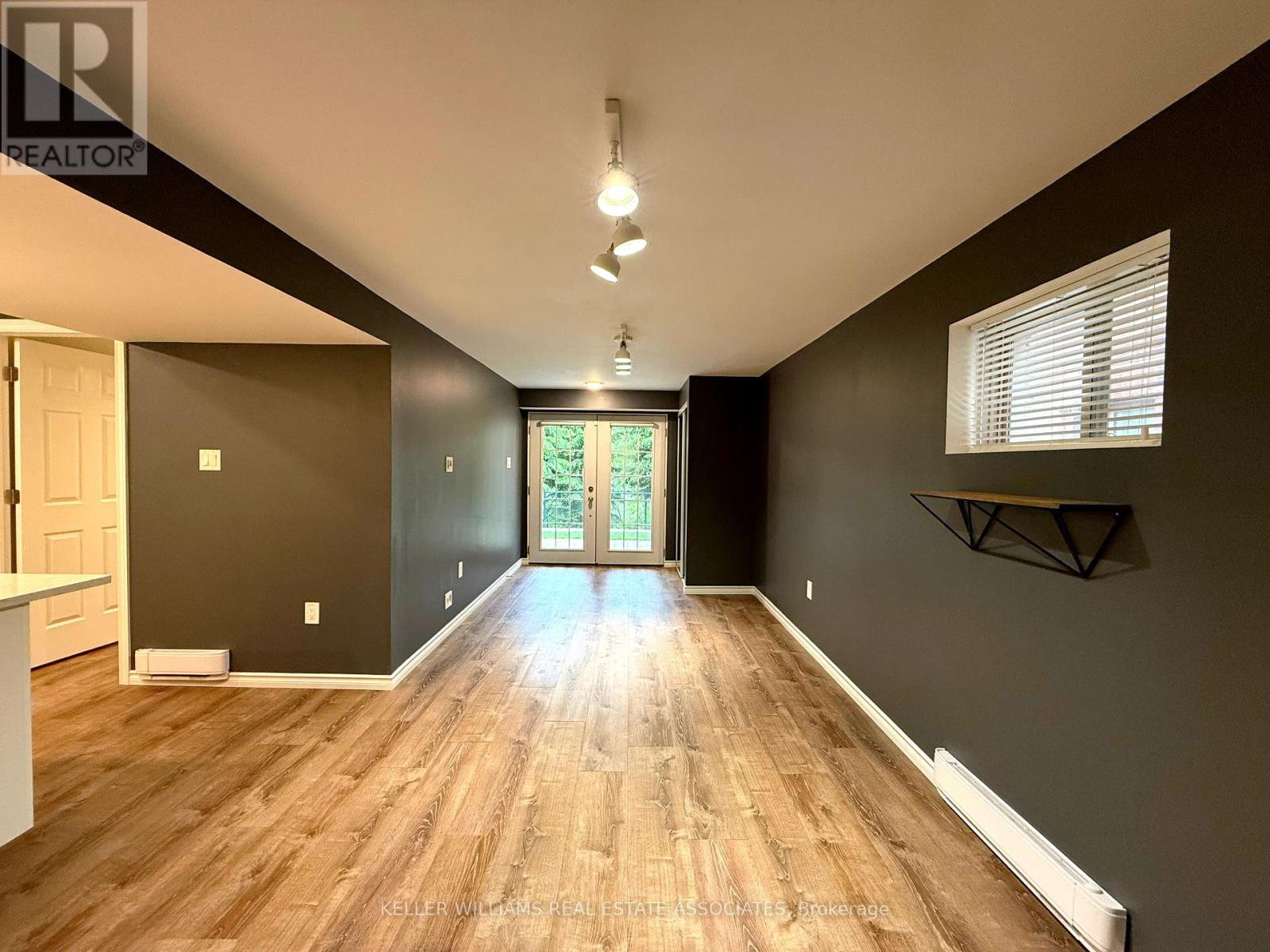 703 Robert Ferrie Drive, Kitchener, Ontario  N2R 0B2 - Photo 5 - X12191921