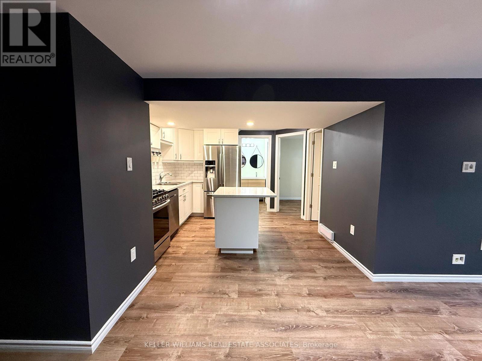703 Robert Ferrie Drive, Kitchener, Ontario  N2R 0B2 - Photo 4 - X12191921