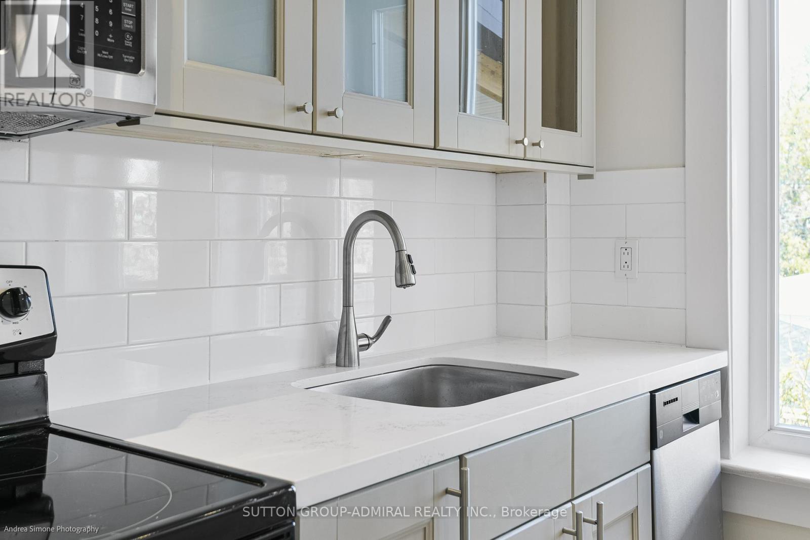 2nd & 3rd Floor - 481 Brock Avenue, Toronto, Ontario  M6H 3N8 - Photo 9 - C12193285