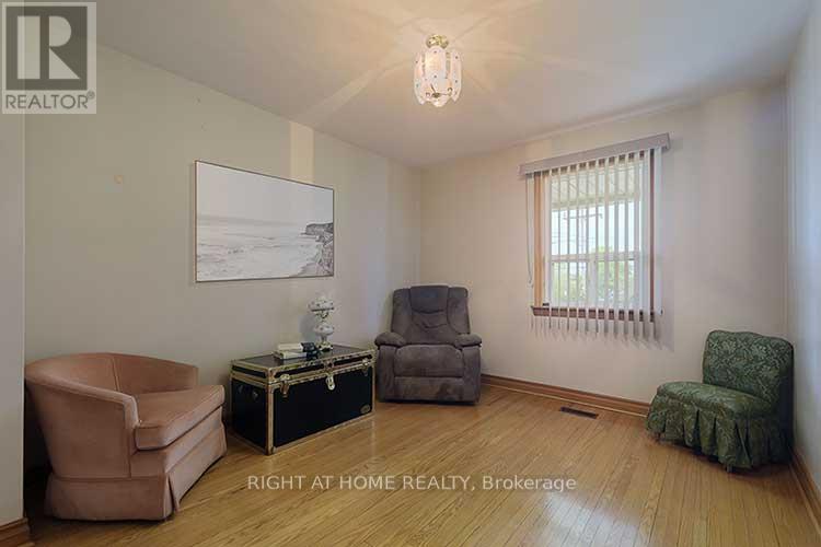 409 Rustic Road, Toronto (Maple Leaf), Ontario  M6L 1W8 - Photo 10 - W12161987