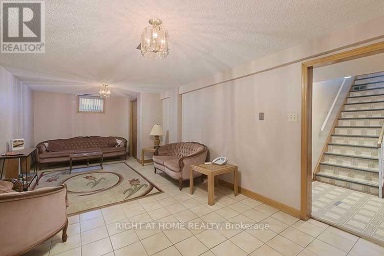 409 Rustic Road, Toronto (Maple Leaf), Ontario  M6L 1W8 - Photo 14 - W12161987