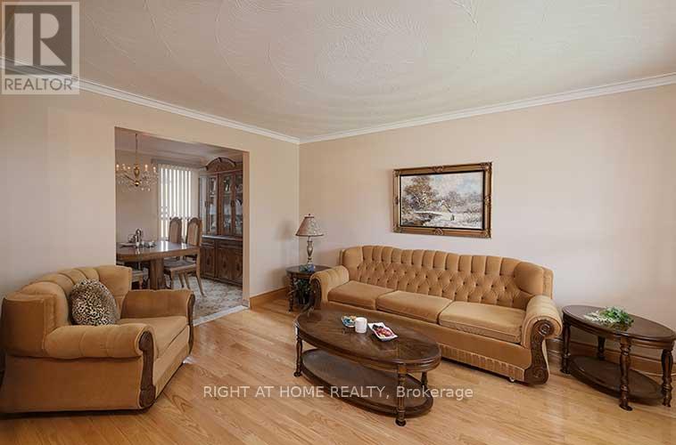 409 Rustic Road, Toronto (Maple Leaf), Ontario  M6L 1W8 - Photo 3 - W12161987