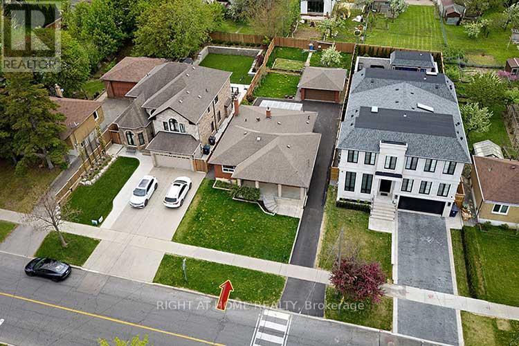 409 Rustic Road, Toronto (Maple Leaf), Ontario  M6L 1W8 - Photo 19 - W12161987