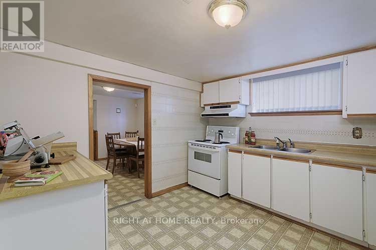 409 Rustic Road, Toronto (Maple Leaf), Ontario  M6L 1W8 - Photo 15 - W12161987