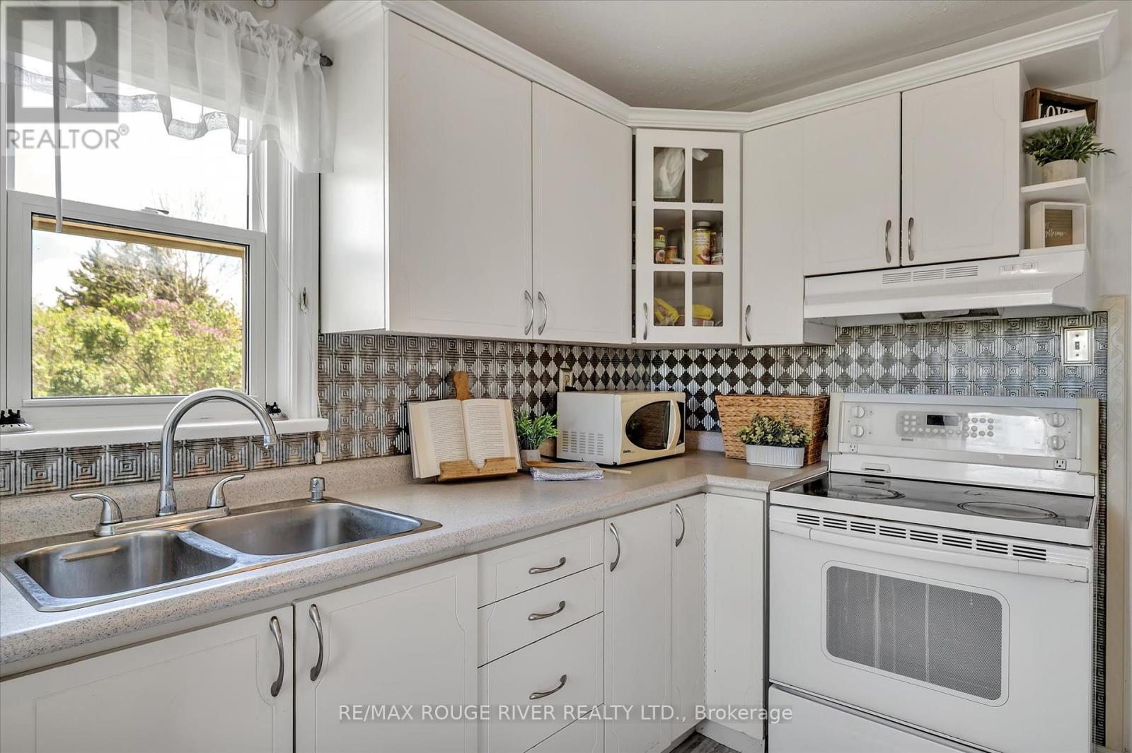 625 Towerhill Road, Peterborough North, Ontario  K9K 2N2 - Photo 16 - X12139178