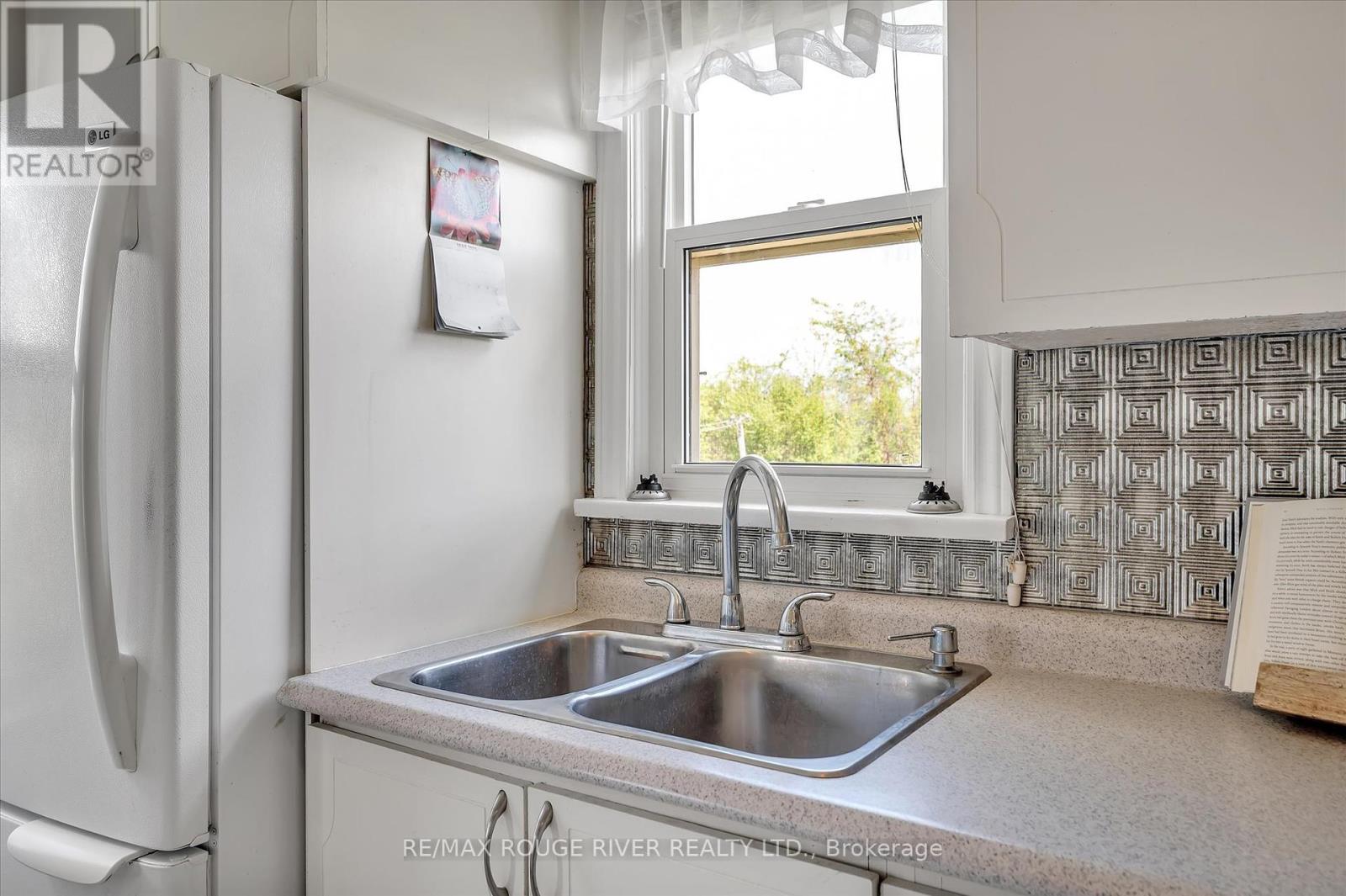 625 Towerhill Road, Peterborough North, Ontario  K9K 2N2 - Photo 19 - X12139178