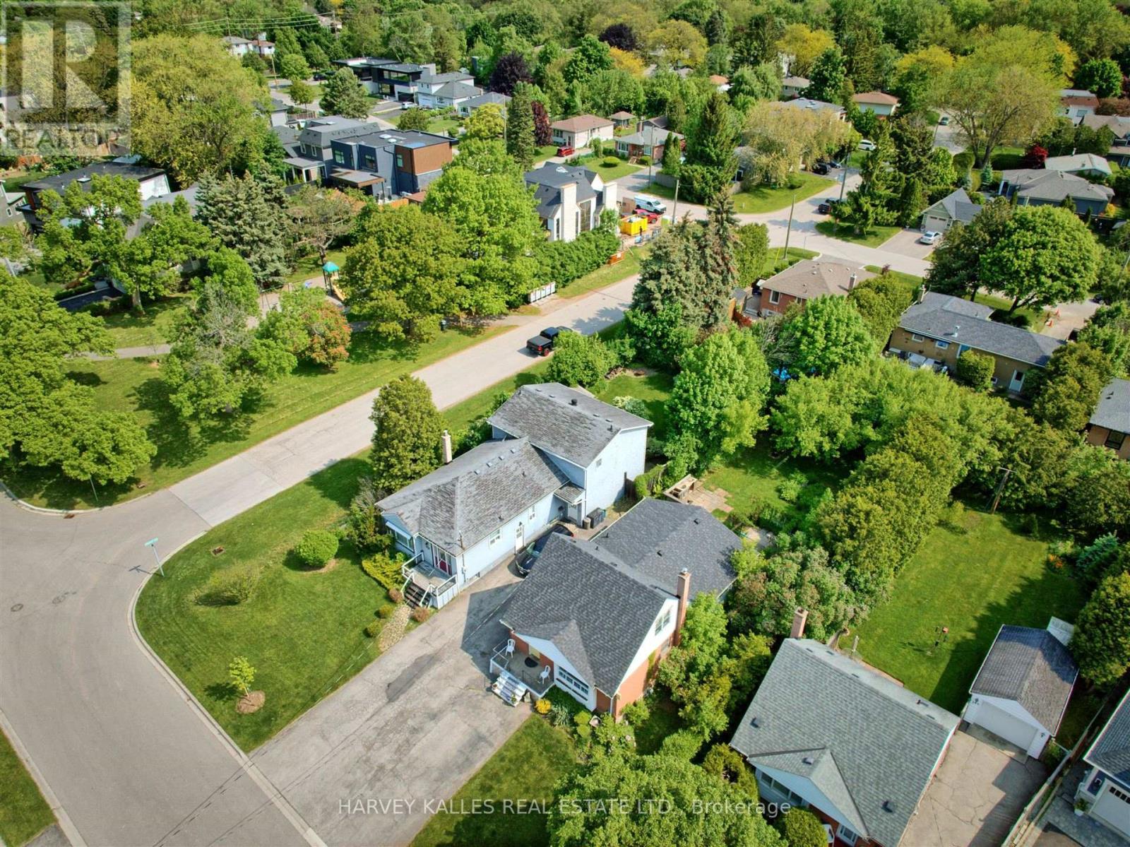 247 Jennings Crescent, Oakville (Br Bronte), Ontario  L6L 1W2 - Photo 5 - W12121116