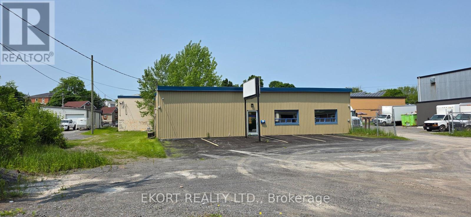 10 Fahey Street, Belleville, Ontario  K8P 3M5 - Photo 2 - X12193480