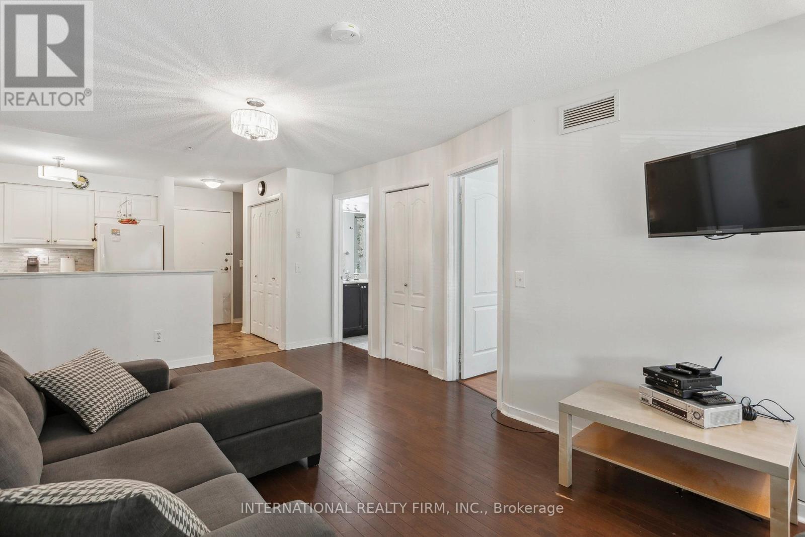 2103 - 6 Dayspring Circle, Brampton (Goreway Drive Corridor), Ontario  L6P 2Z6 - Photo 4 - W12188930
