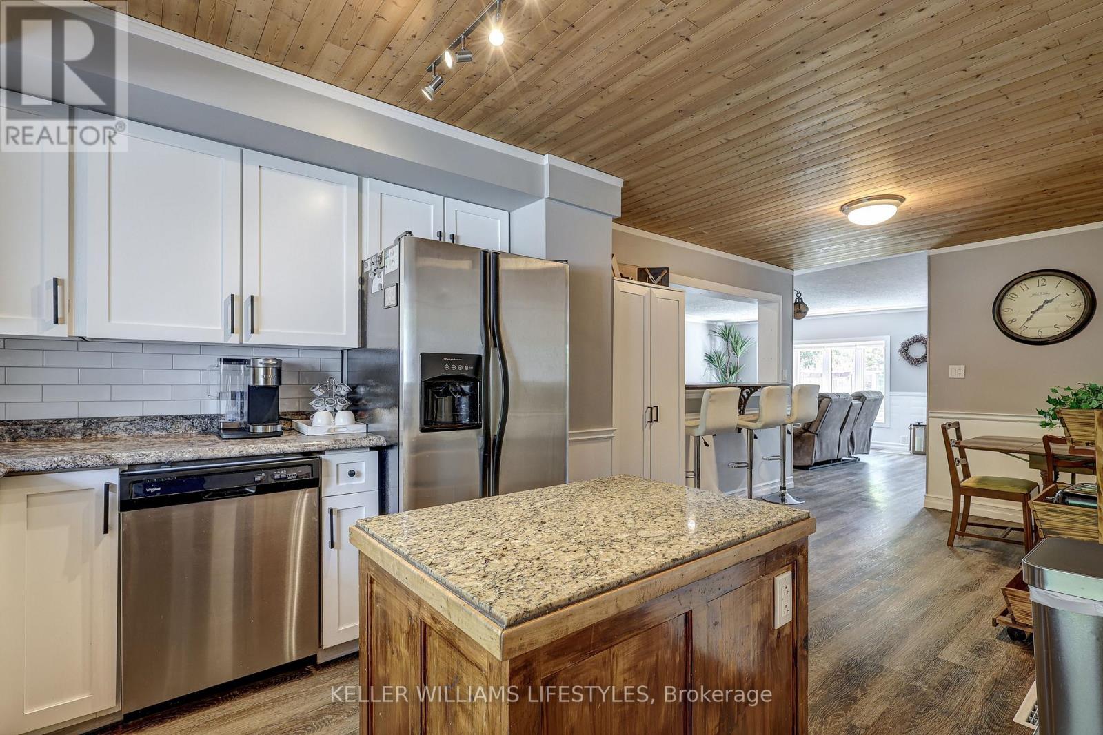 22738 Thames Road, Southwest Middlesex (Appin), Ontario  N0L 1A0 - Photo 13 - X12193563