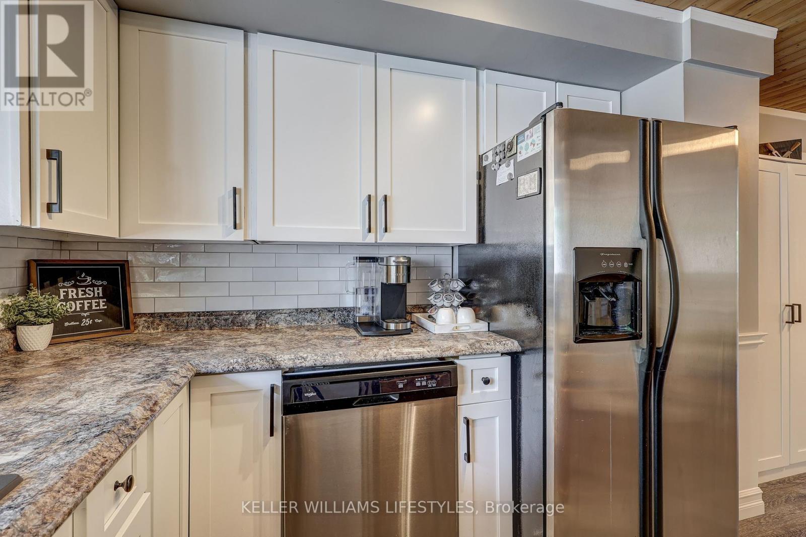 22738 Thames Road, Southwest Middlesex (Appin), Ontario  N0L 1A0 - Photo 14 - X12193563