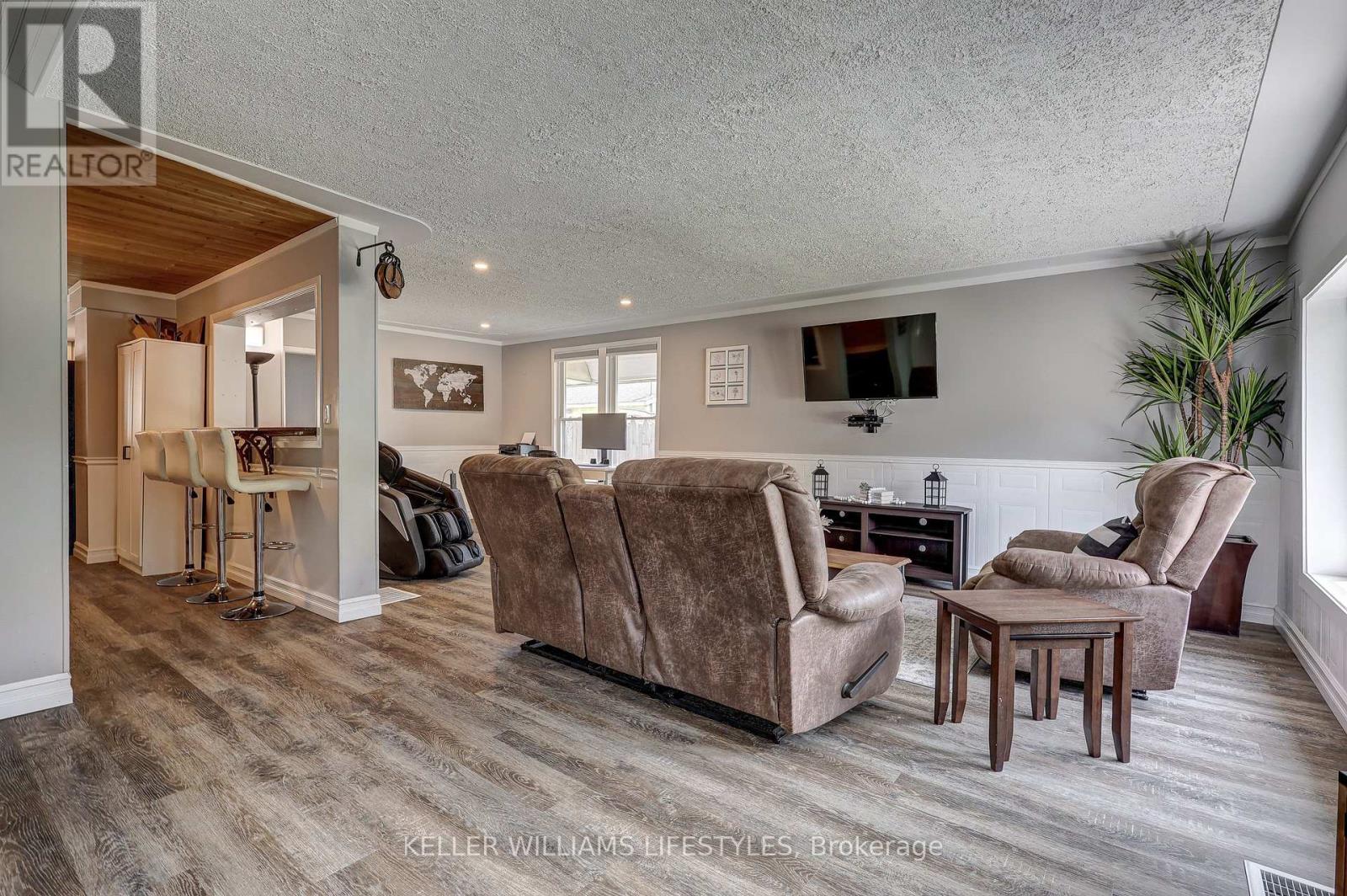 22738 Thames Road, Southwest Middlesex (Appin), Ontario  N0L 1A0 - Photo 19 - X12193563