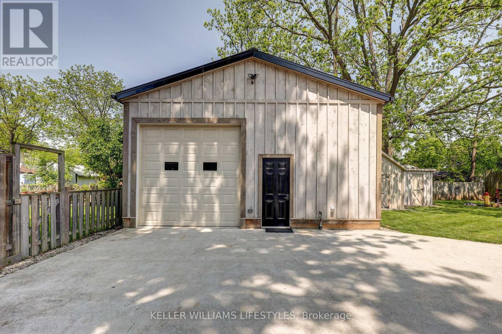 22738 Thames Road, Southwest Middlesex (Appin), Ontario  N0L 1A0 - Photo 4 - X12193563