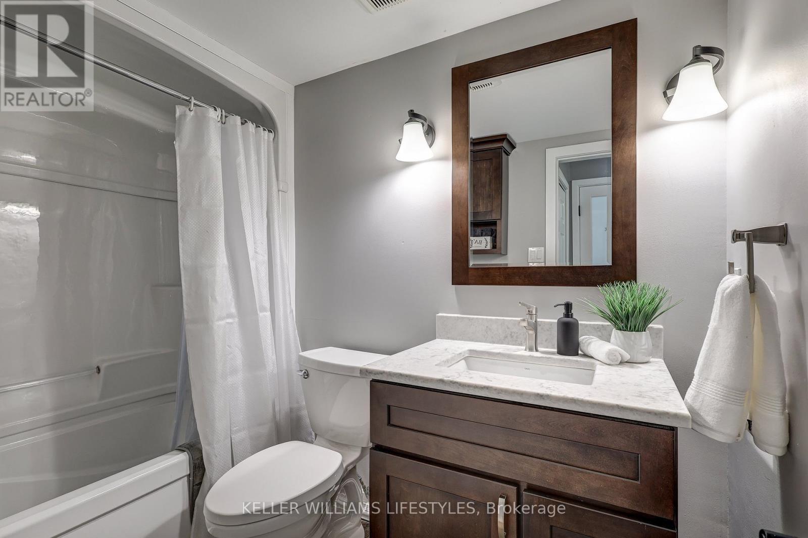 22738 Thames Road, Southwest Middlesex (Appin), Ontario  N0L 1A0 - Photo 7 - X12193563