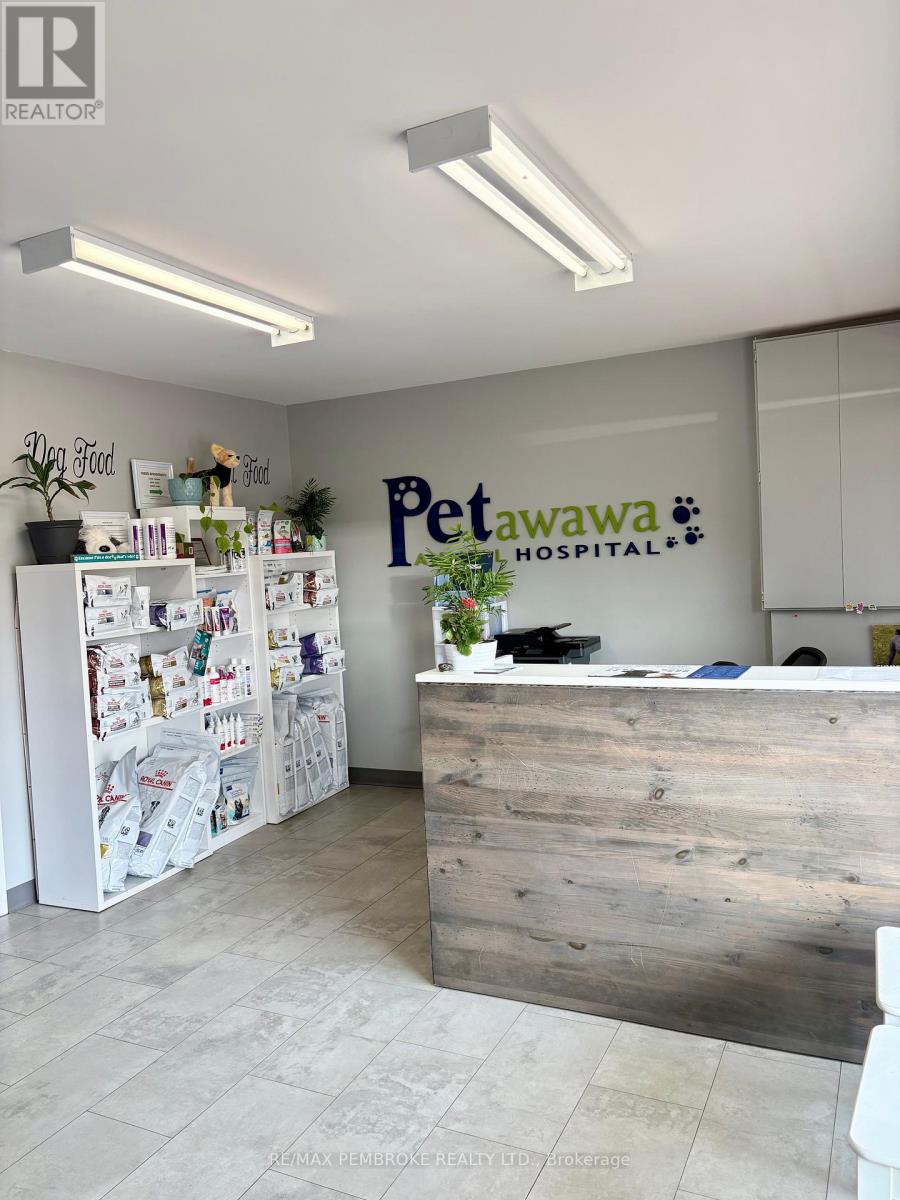 3261 Petawawa Blvd Boulevard, Petawawa, Ontario  K8H 1X8 - Photo 3 - X12193475