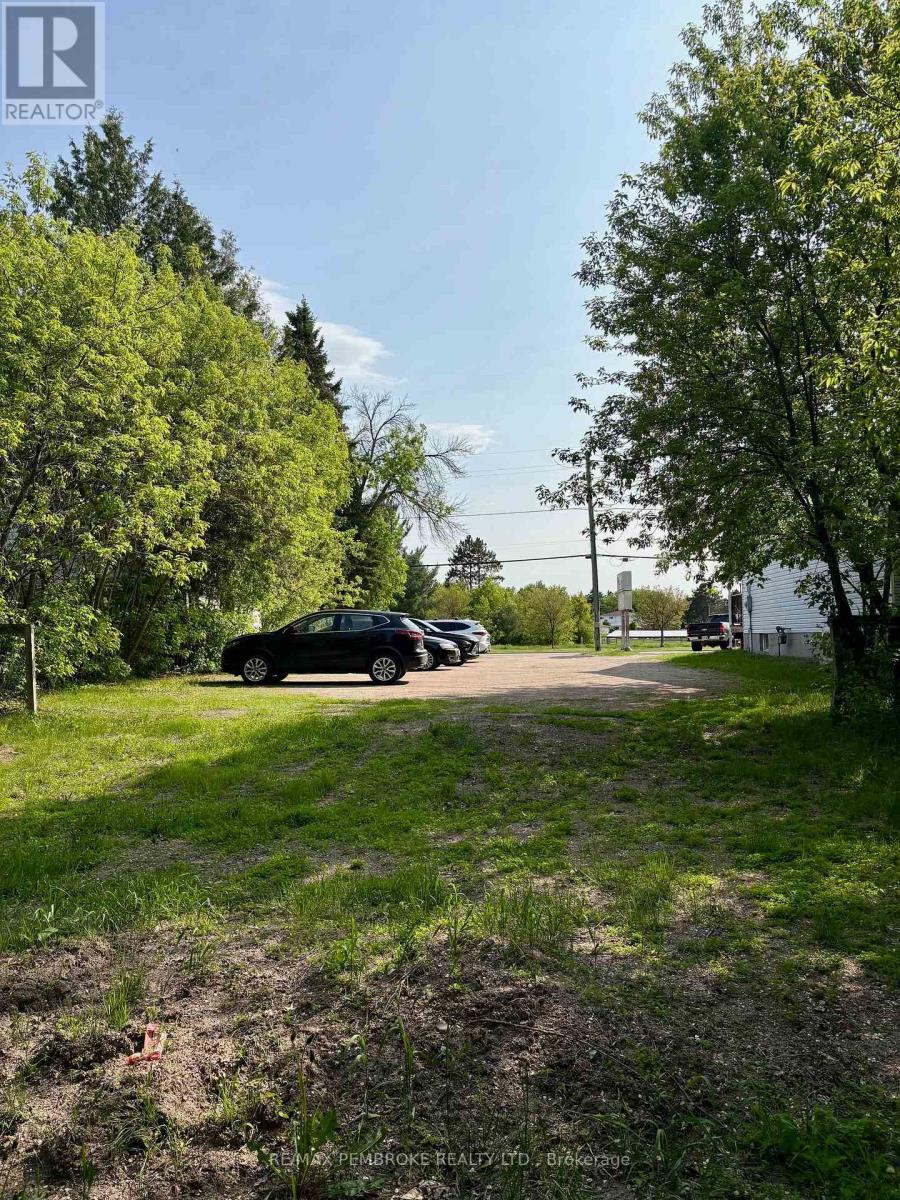 3261 Petawawa Blvd Boulevard, Petawawa, Ontario  K8H 1X8 - Photo 4 - X12193475