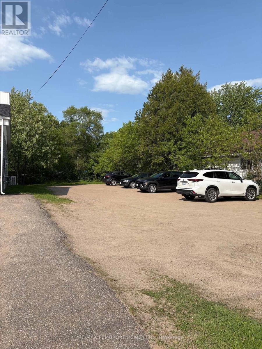 3261 Petawawa Blvd Boulevard, Petawawa, Ontario  K8H 1X8 - Photo 5 - X12193475