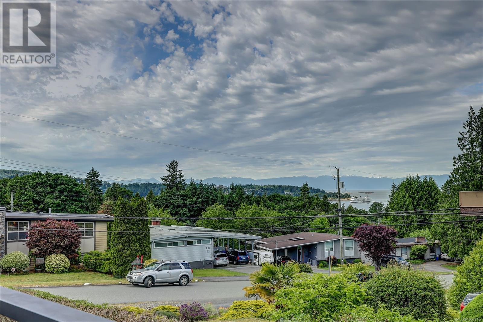 Property at 985 Malaspina Cres image 5