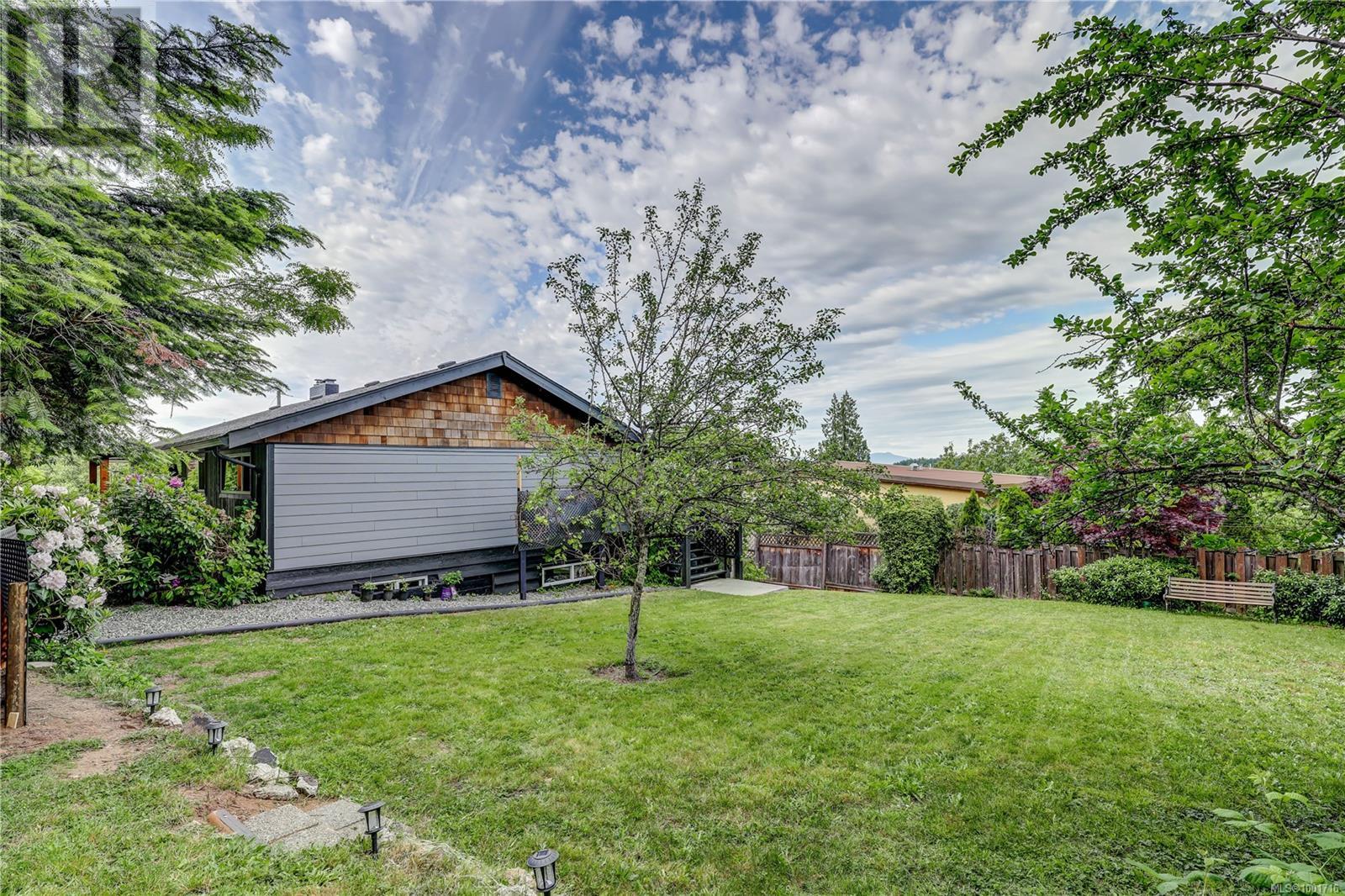 Property at 985 Malaspina Cres image 1