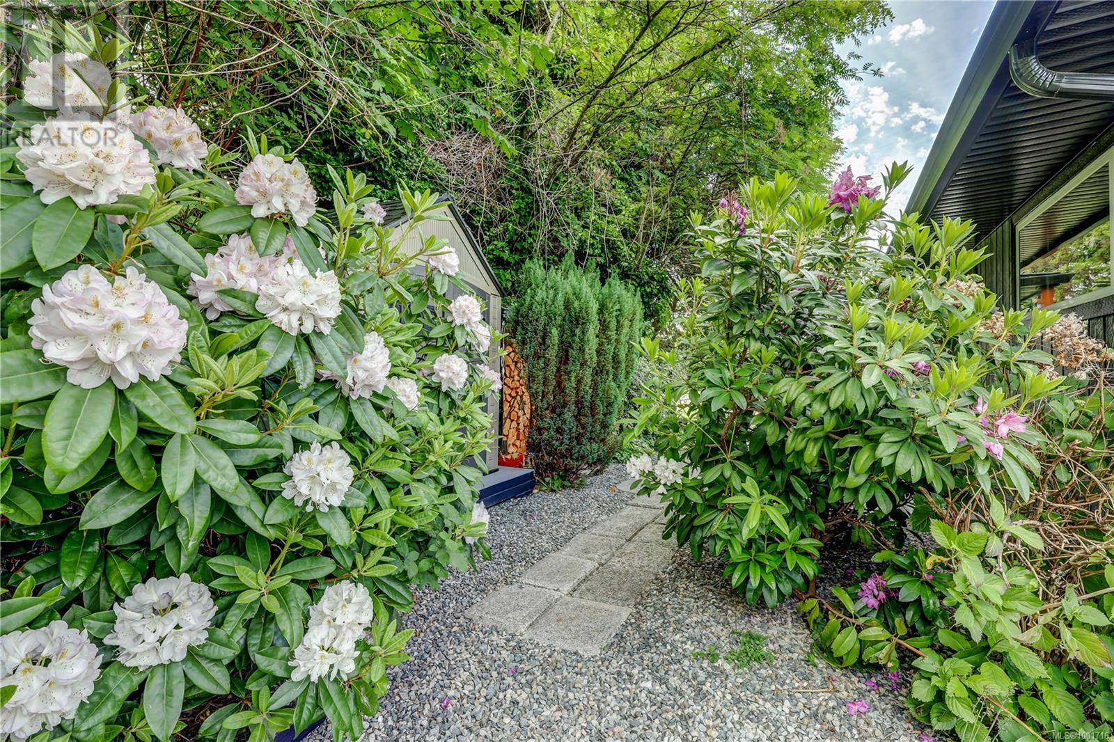 Property at 985 Malaspina Cres image 4