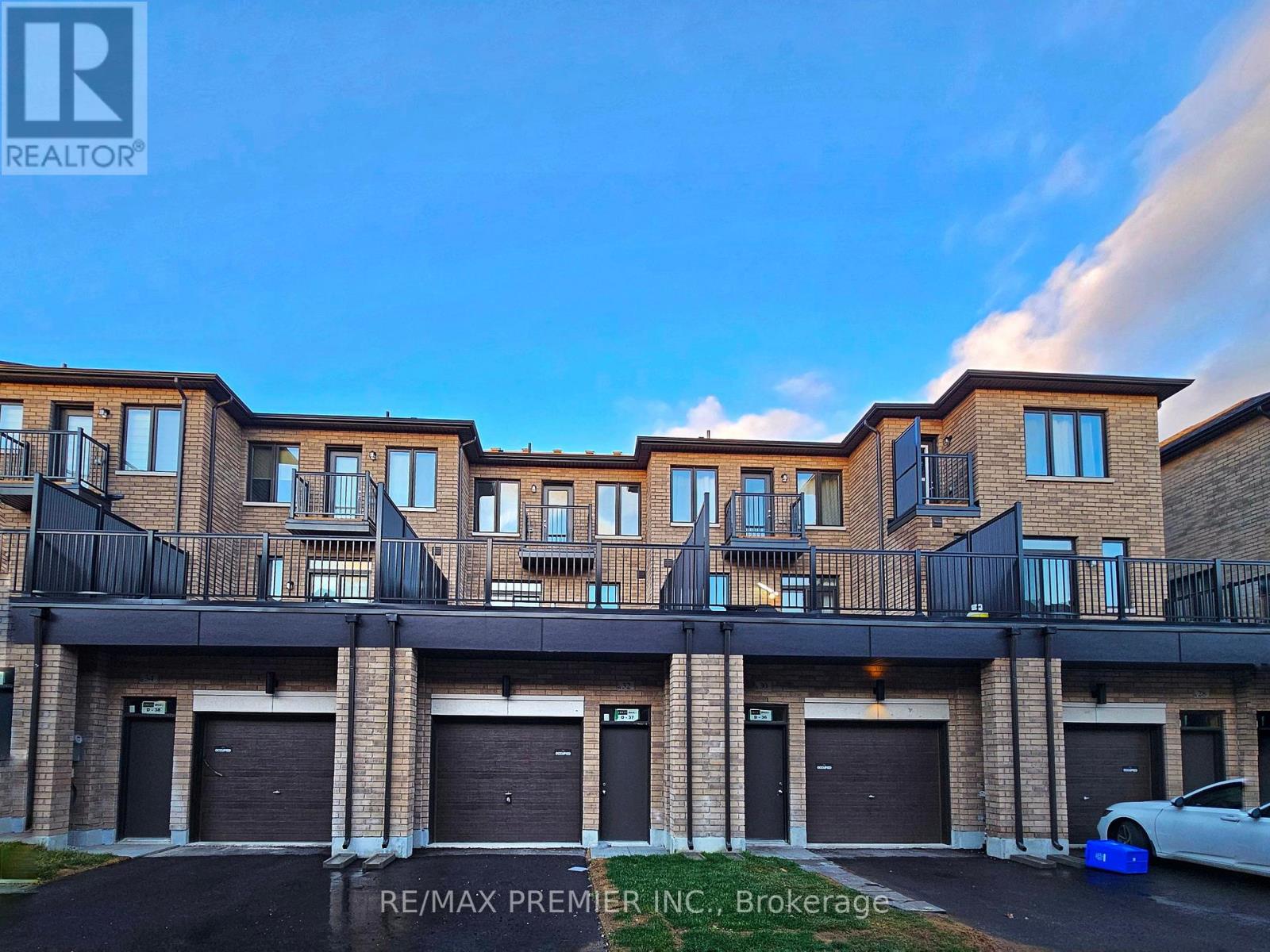 38 Cherry Hill Lane, Barrie, Ontario  L4N 6K7 - Photo 2 - S12186722