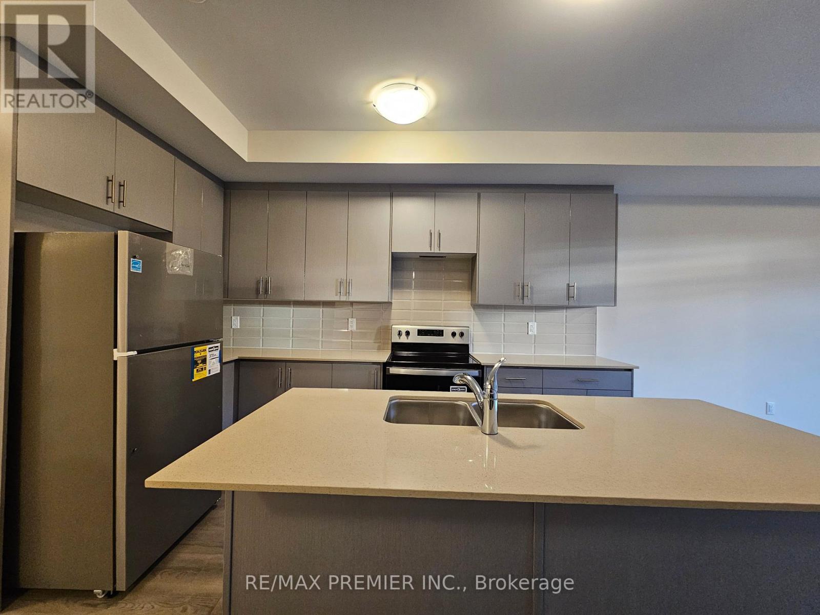 38 Cherry Hill Lane, Barrie, Ontario  L4N 6K7 - Photo 4 - S12186722