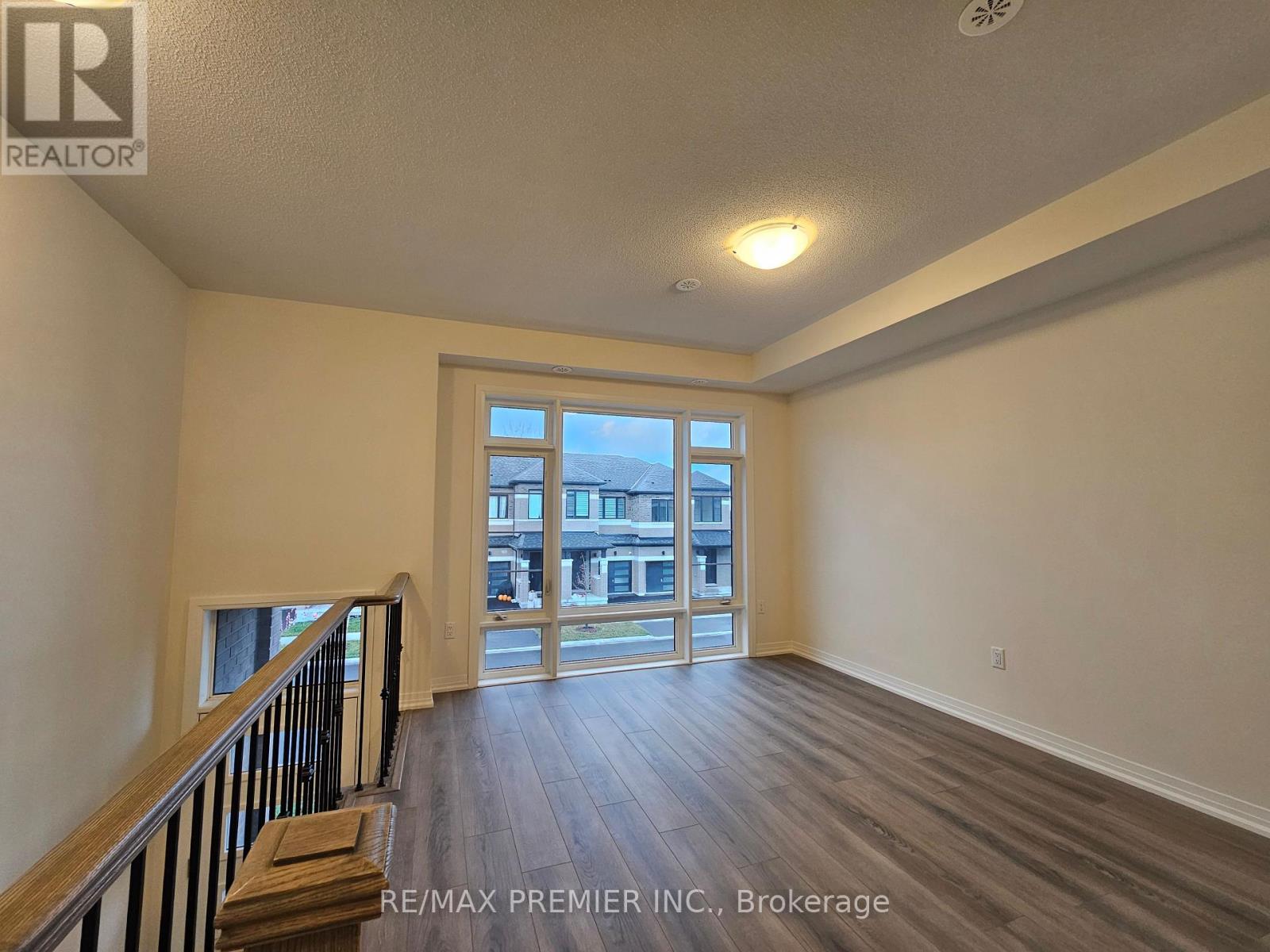 38 Cherry Hill Lane, Barrie, Ontario  L4N 6K7 - Photo 8 - S12186722