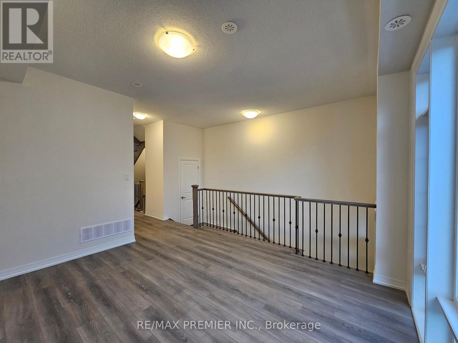 38 Cherry Hill Lane, Barrie, Ontario  L4N 6K7 - Photo 9 - S12186722