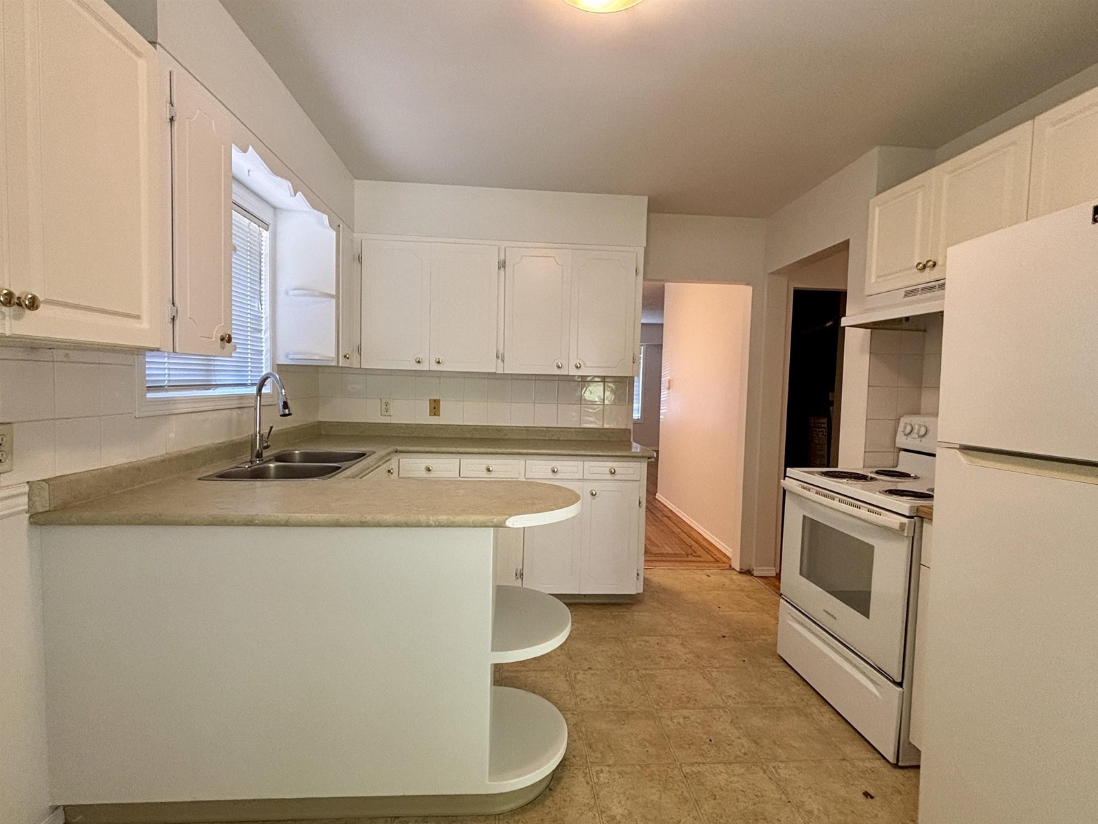 ***** 103a Avenue, Surrey, British Columbia  V3T 1S4 - Photo 10 - R3010847