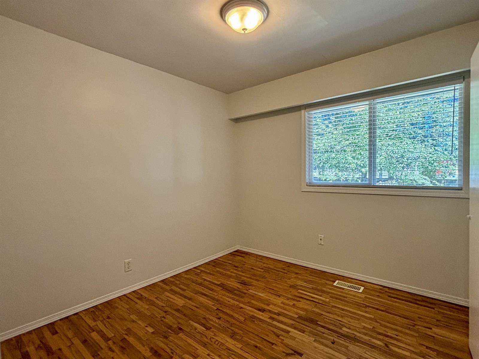 ***** 103a Avenue, Surrey, British Columbia  V3T 1S4 - Photo 4 - R3010847