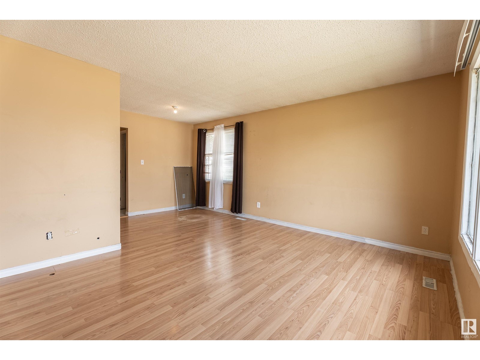Property at 13034 32A ST NW image 5
