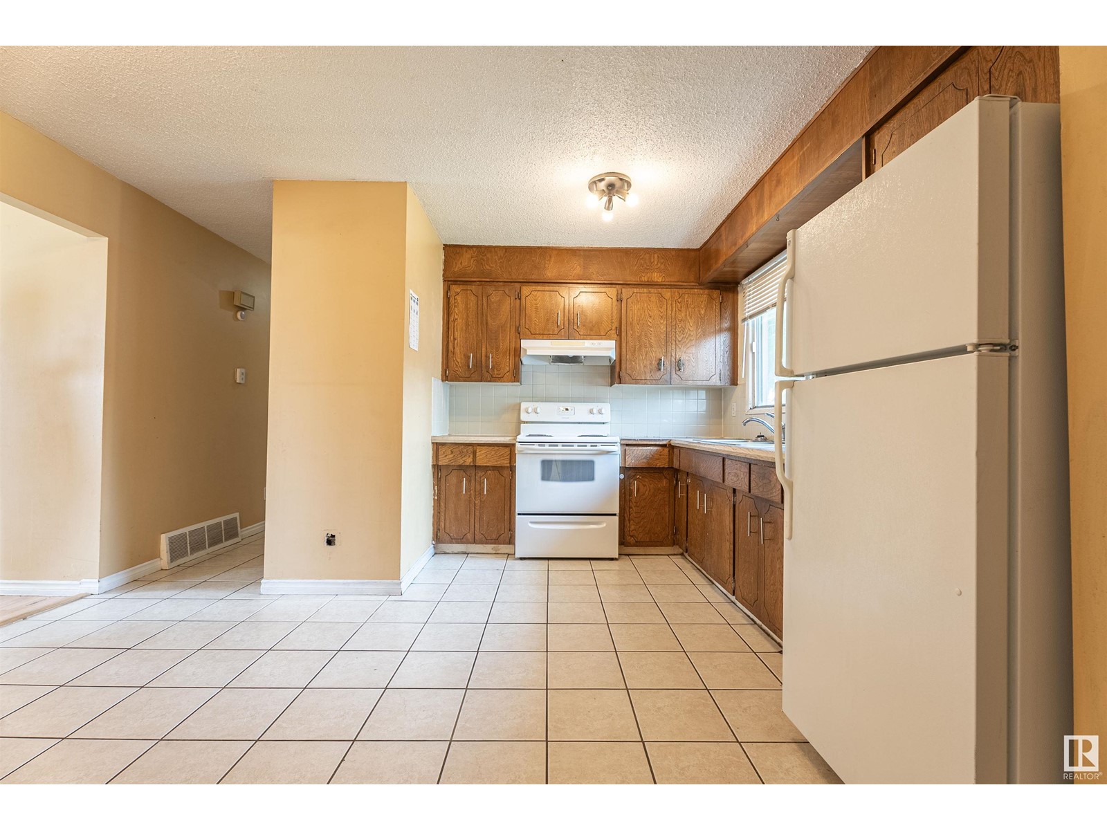 Property at 13034 32A ST NW image 4