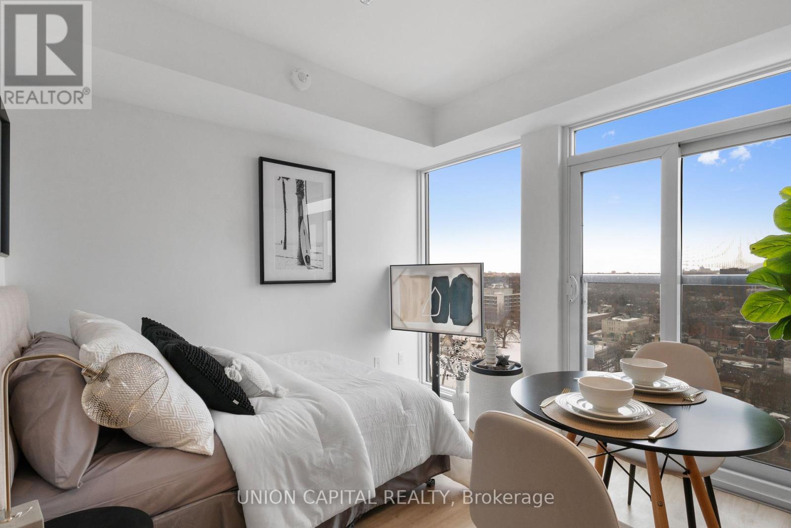 1612 - 319 Jarvis Street, Toronto (Moss Park), Ontario  M5B 0C8 - Photo 10 - C12193330