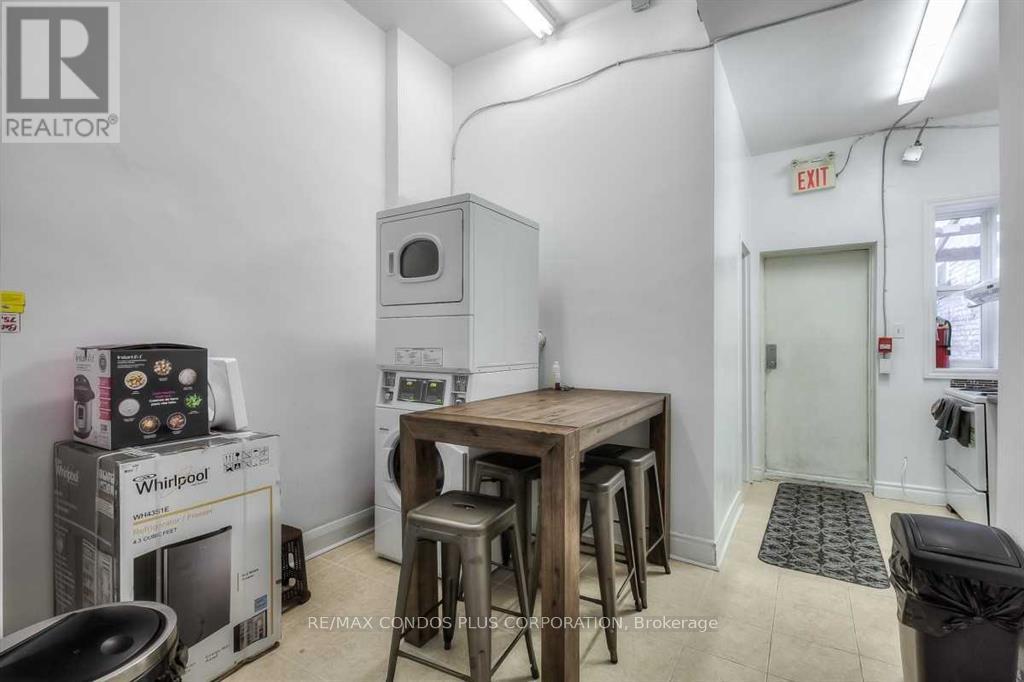 F - 324 Spadina Avenue, Toronto, Ontario  M5T 2E7 - Photo 4 - C12193341