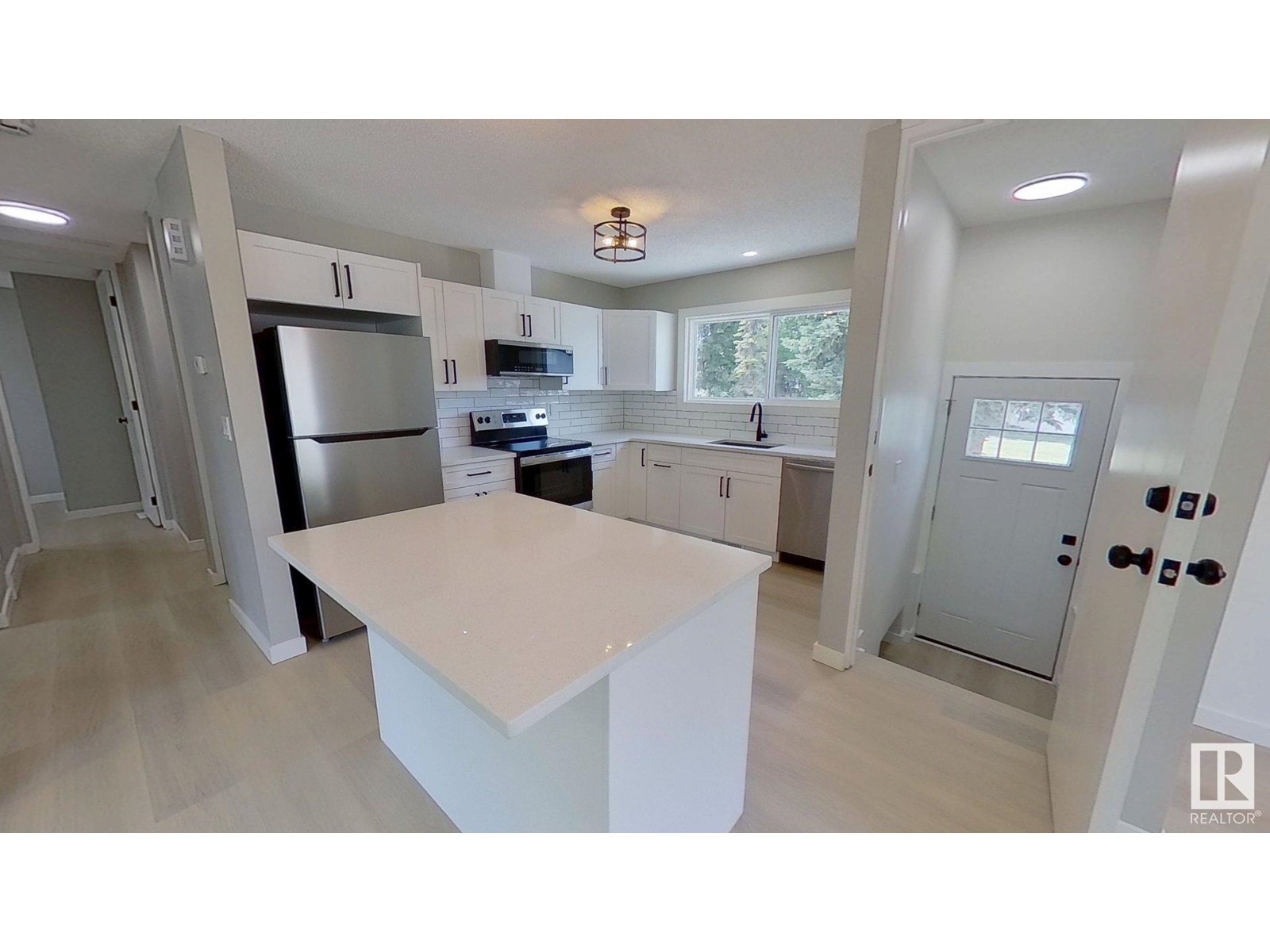 Property at 8920 92 AV image 4
