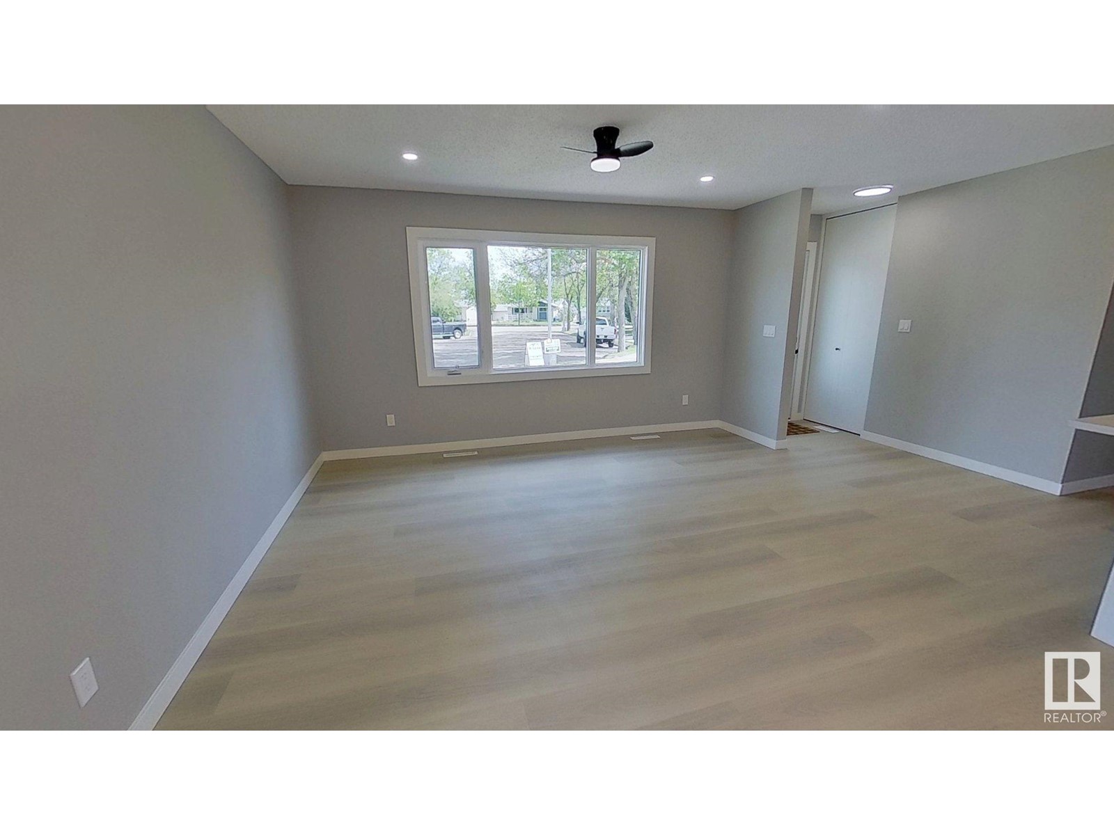 Property at 8920 92 AV image 5