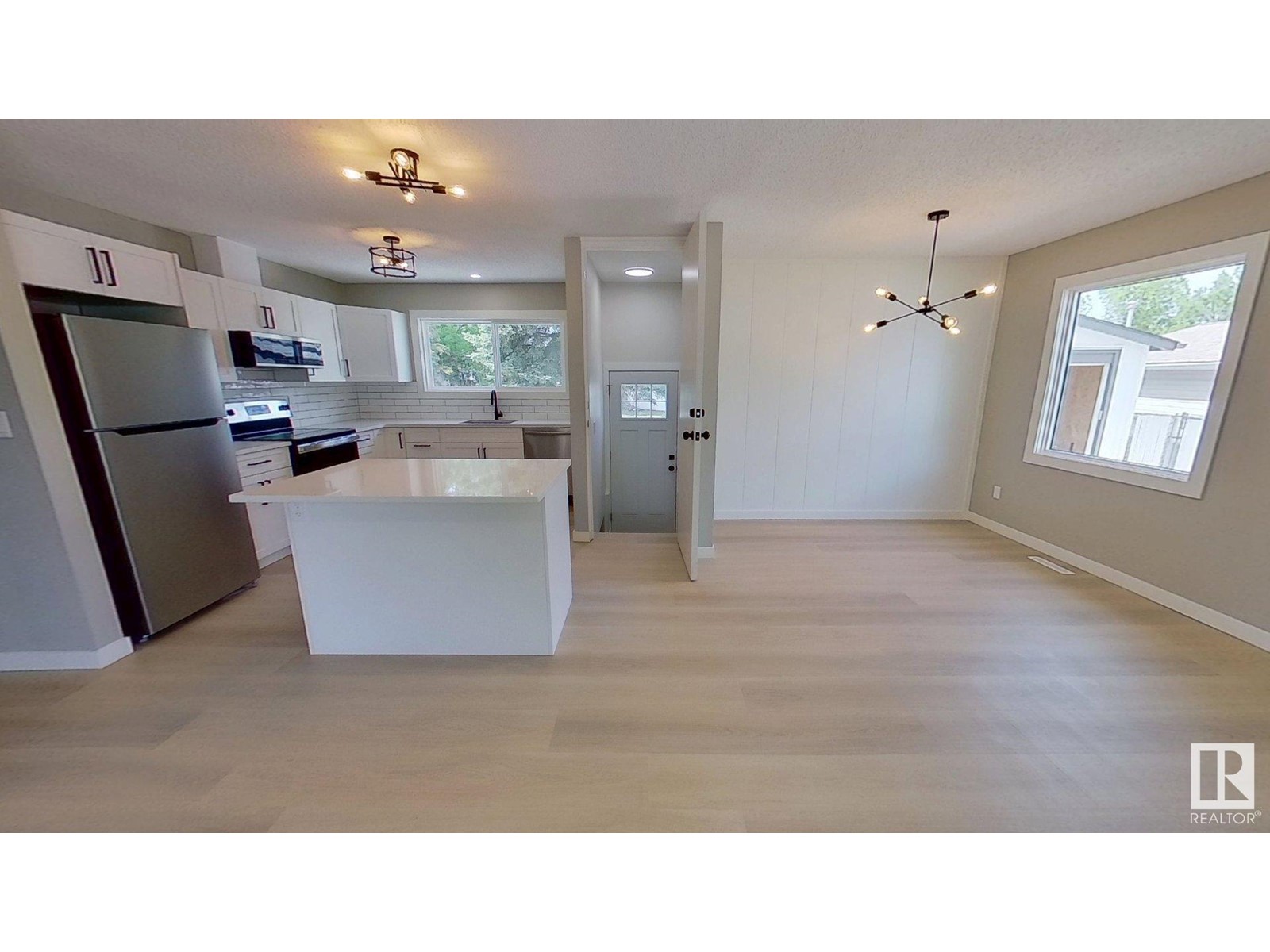 Property at 8920 92 AV image 3