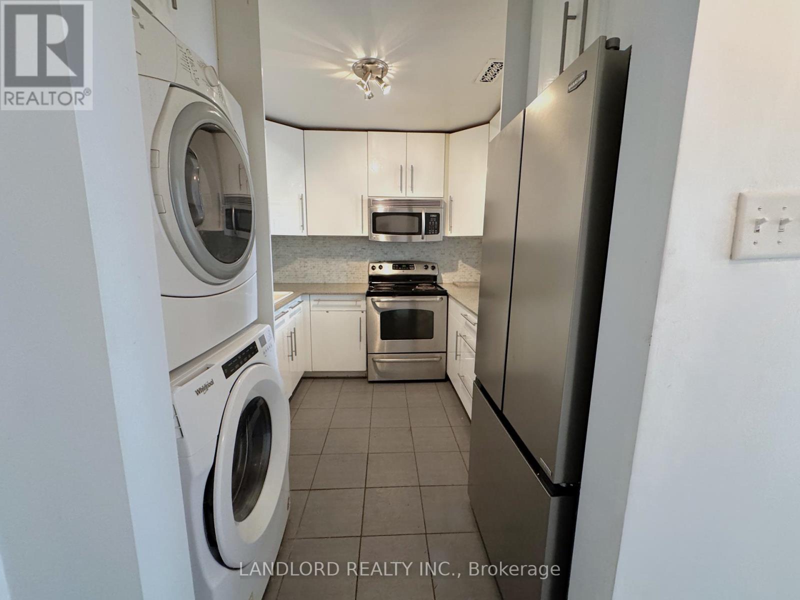 B - 1175 Queen Street E, Toronto, Ontario  M4M 1L5 - Photo 2 - E12193374