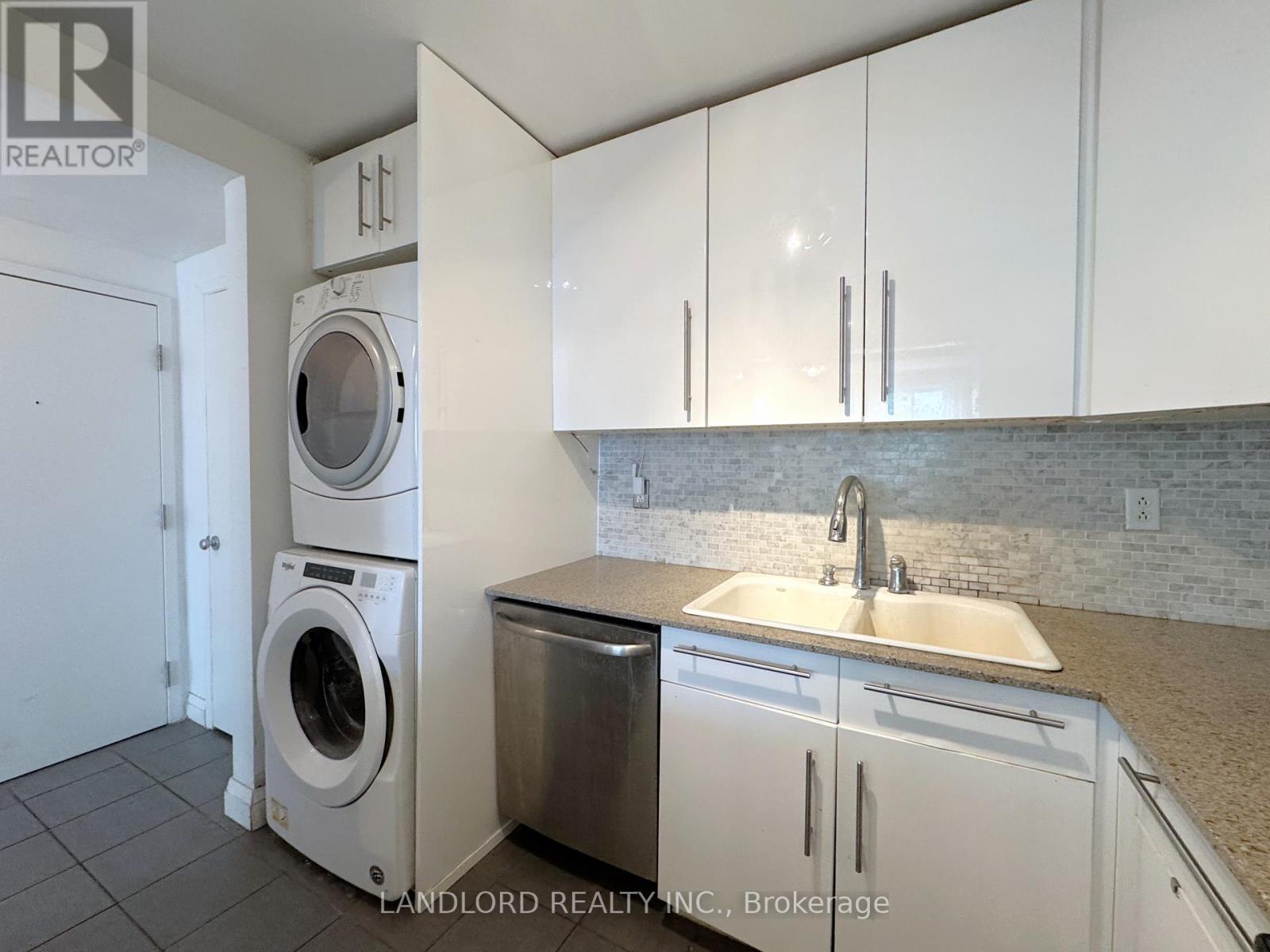 B - 1175 Queen Street E, Toronto, Ontario  M4M 1L5 - Photo 3 - E12193374