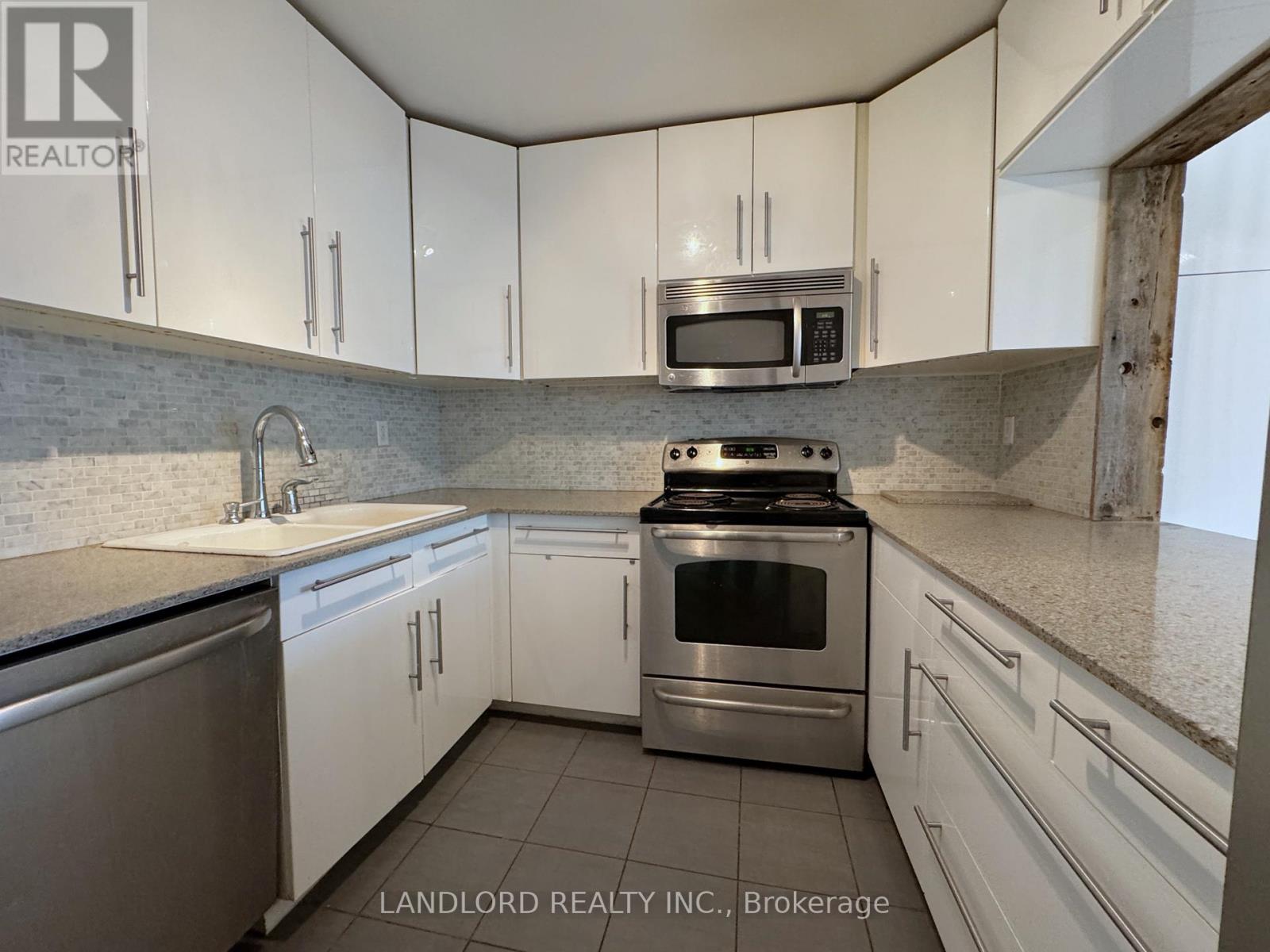 B - 1175 Queen Street E, Toronto, Ontario  M4M 1L5 - Photo 6 - E12193374