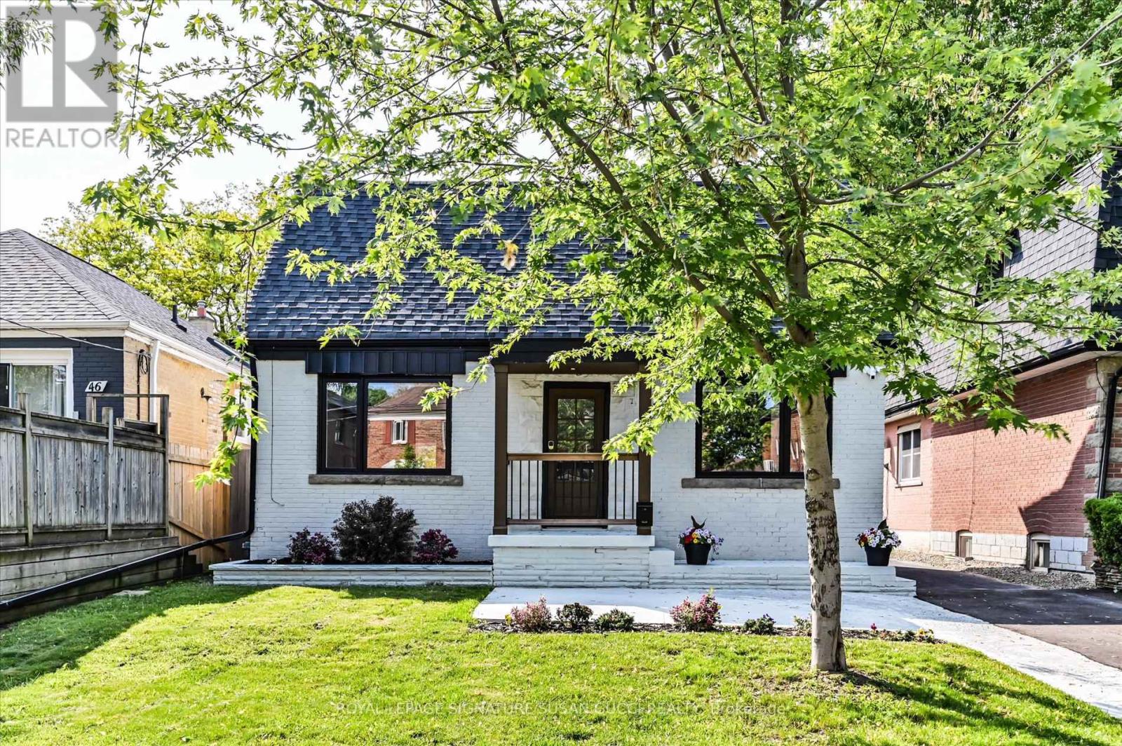 <div class="slider-price">$1,099,000</div><p>48 Denvale Road, Toronto, Ontario</p>