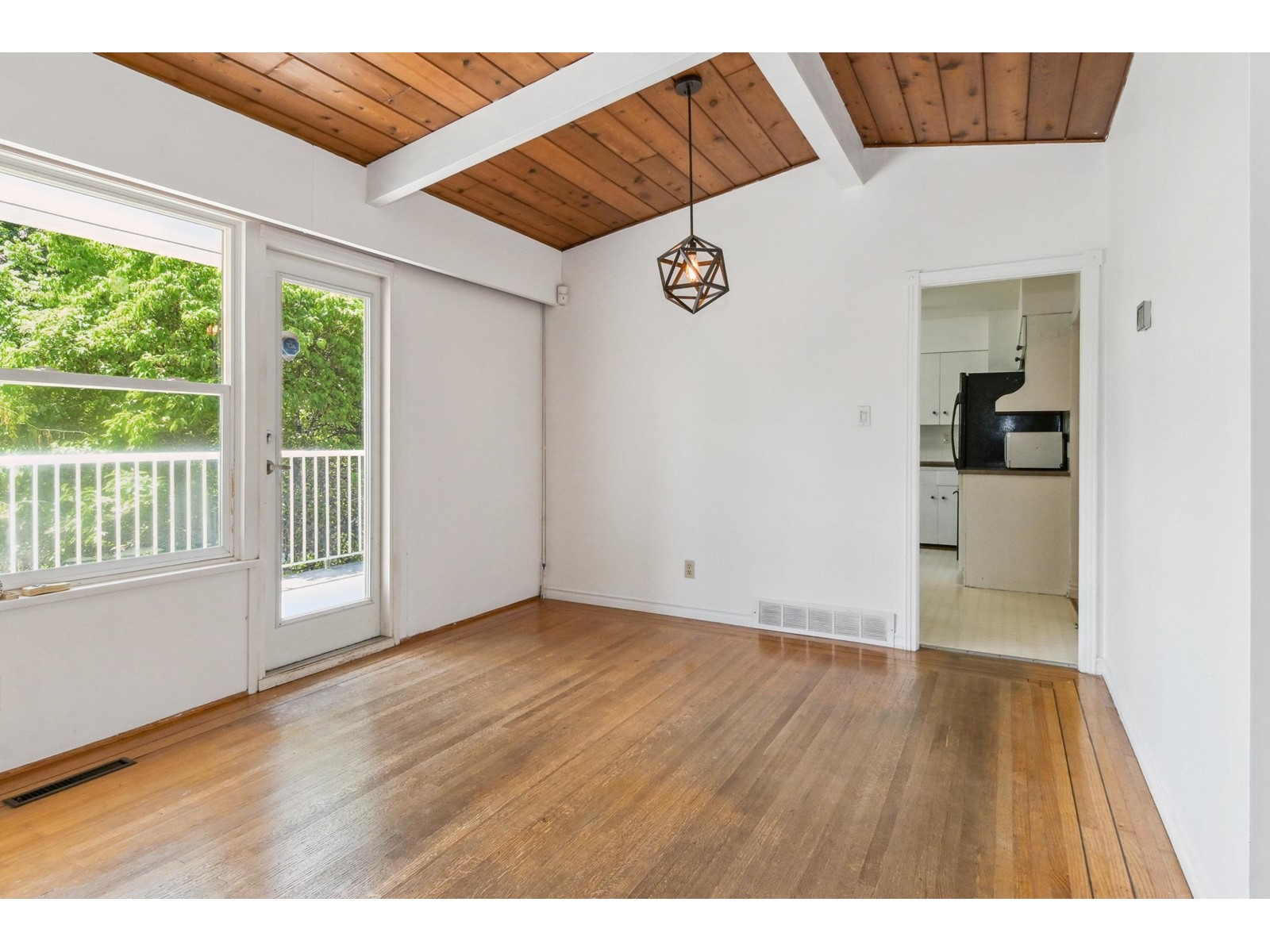 32870 2nd Avenue, Mission, British Columbia  V2V 1J2 - Photo 7 - R3009170