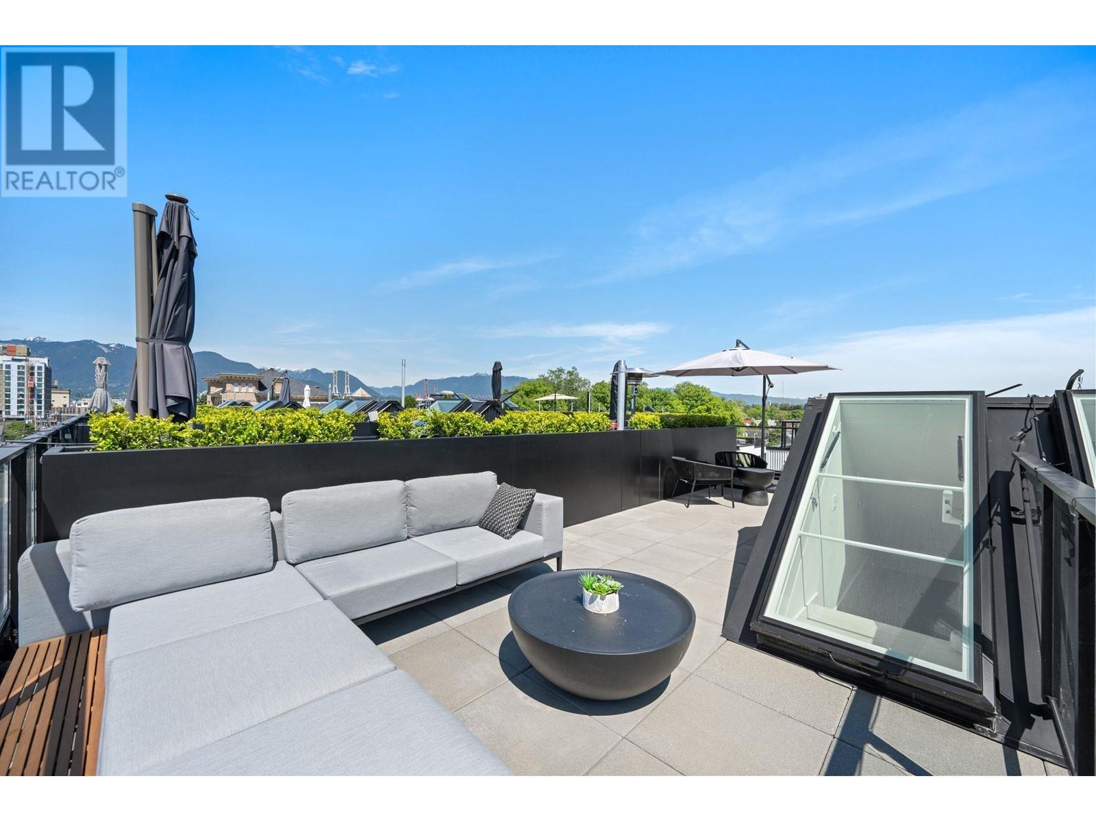 322 1120 E GEORGIA STREET, Vancouver, British Columbia