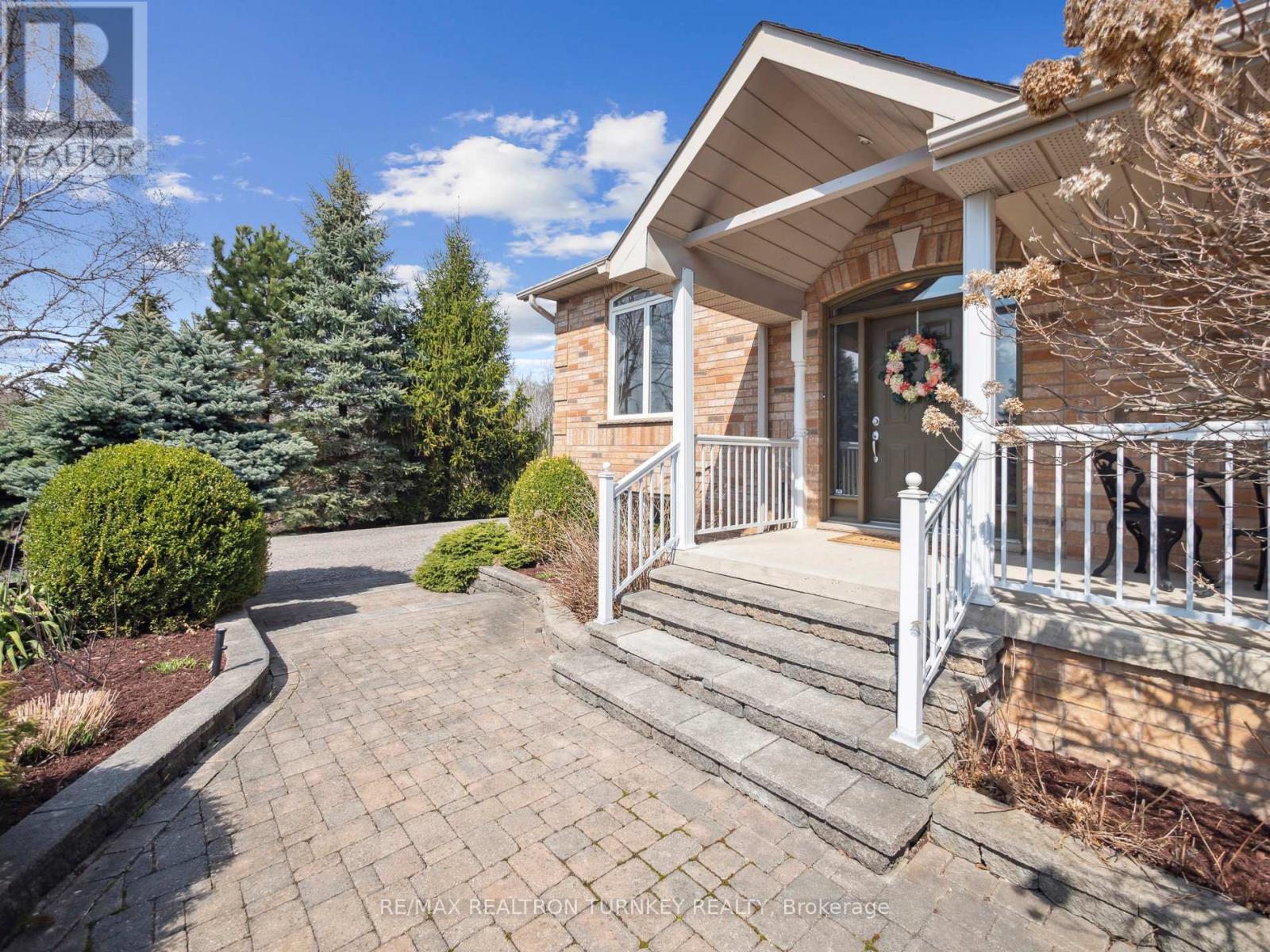 20173 Bathurst Street, East Gwillimbury (Holland Landing), Ontario  L9N 1N3 - Photo 8 - N12193309