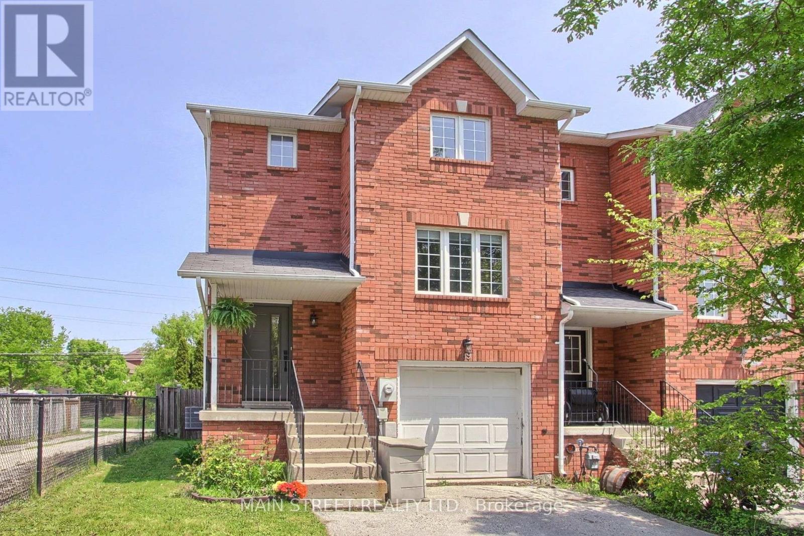 69 Hattie Court, Georgina, Ontario  L4P 3Z7 - Photo 2 - N12193319